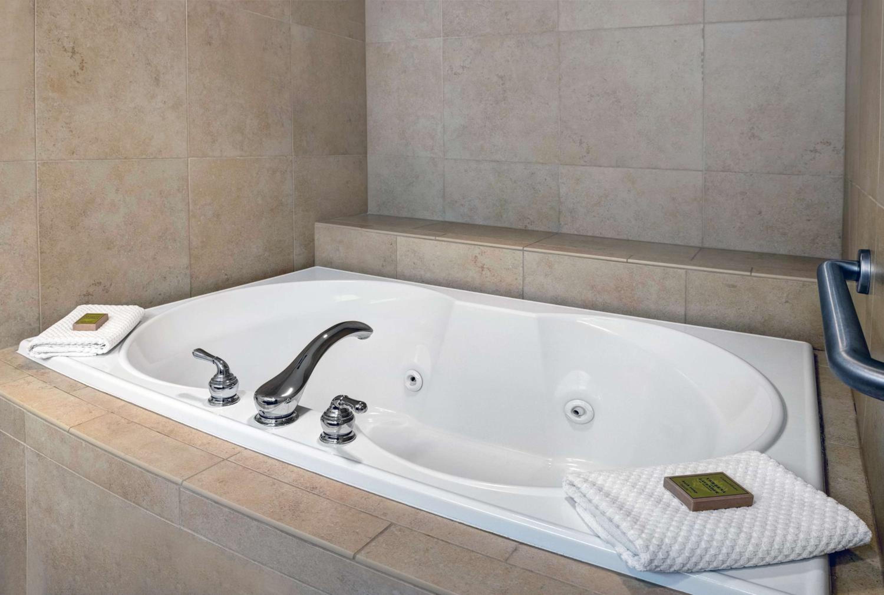 Junior King Suite with Spa Bath