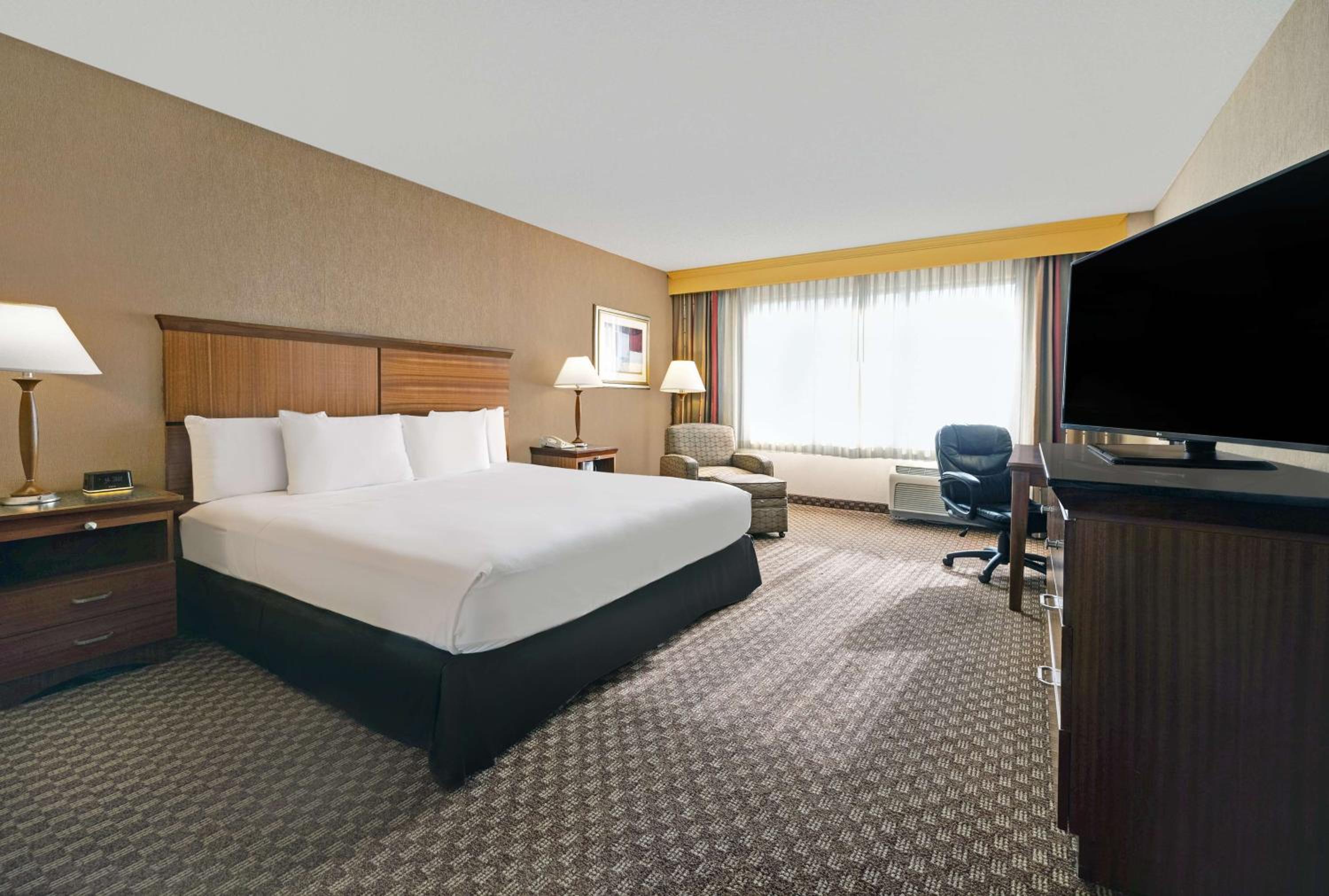 King Room with Sofa Bed - Non-Smoking - Photo 1