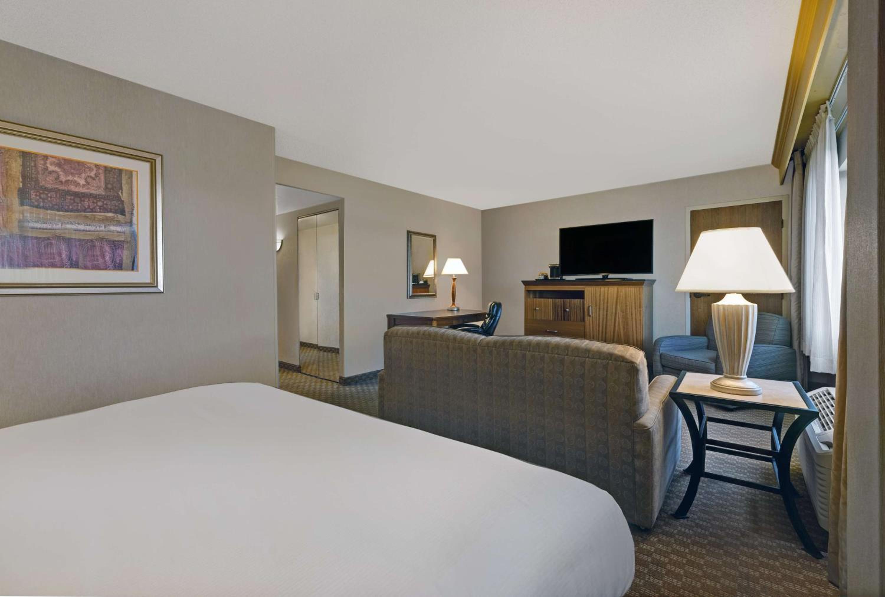 King Room - Non-Smoking - Photo 2
