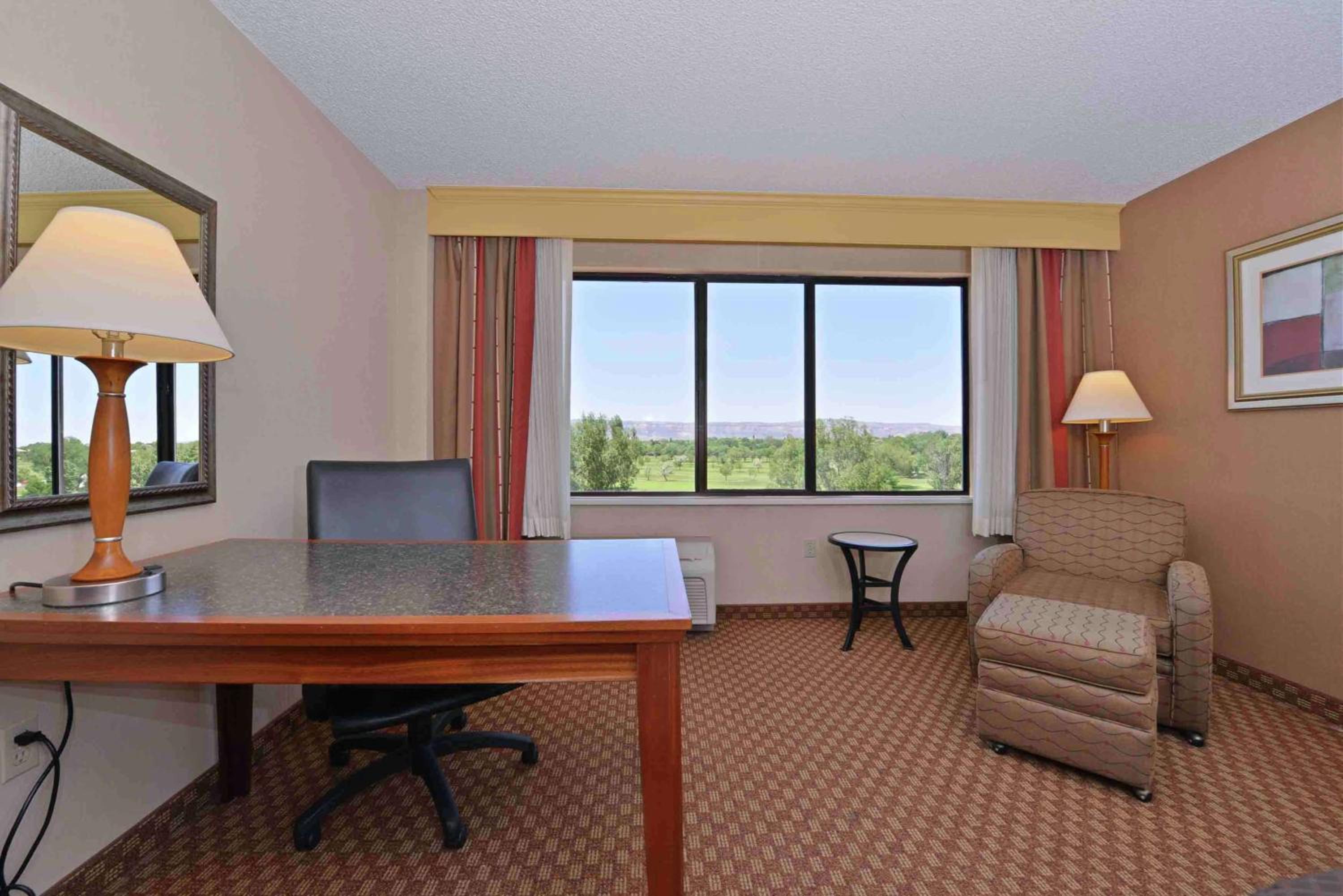 King Room - Non-Smoking - Photo 3