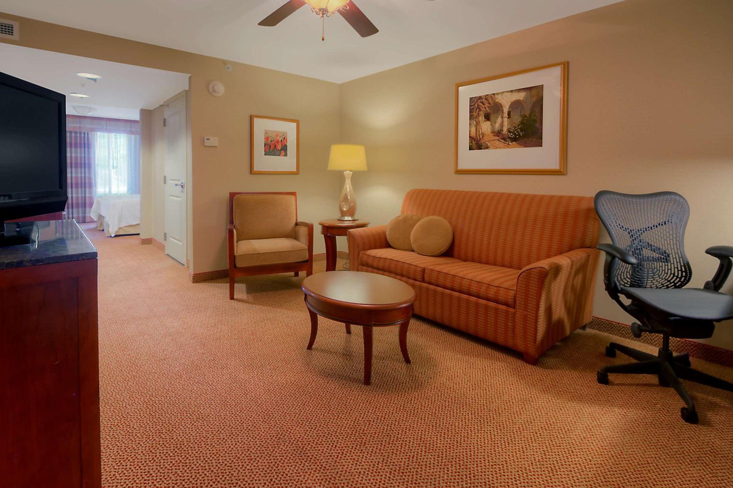 Junior King Suite with Seating Area - Photo 2