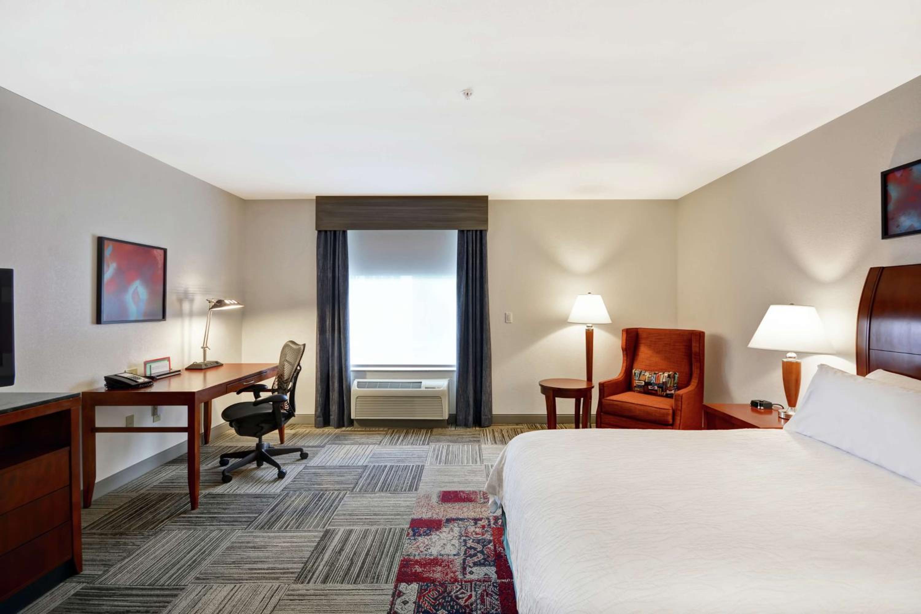 King Room with Whirlpool - Photo 2
