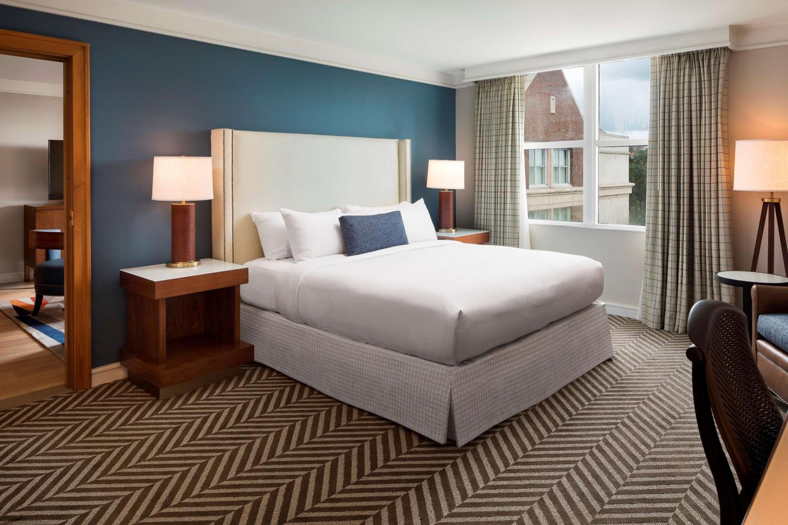 Standard King Room - Photo 3