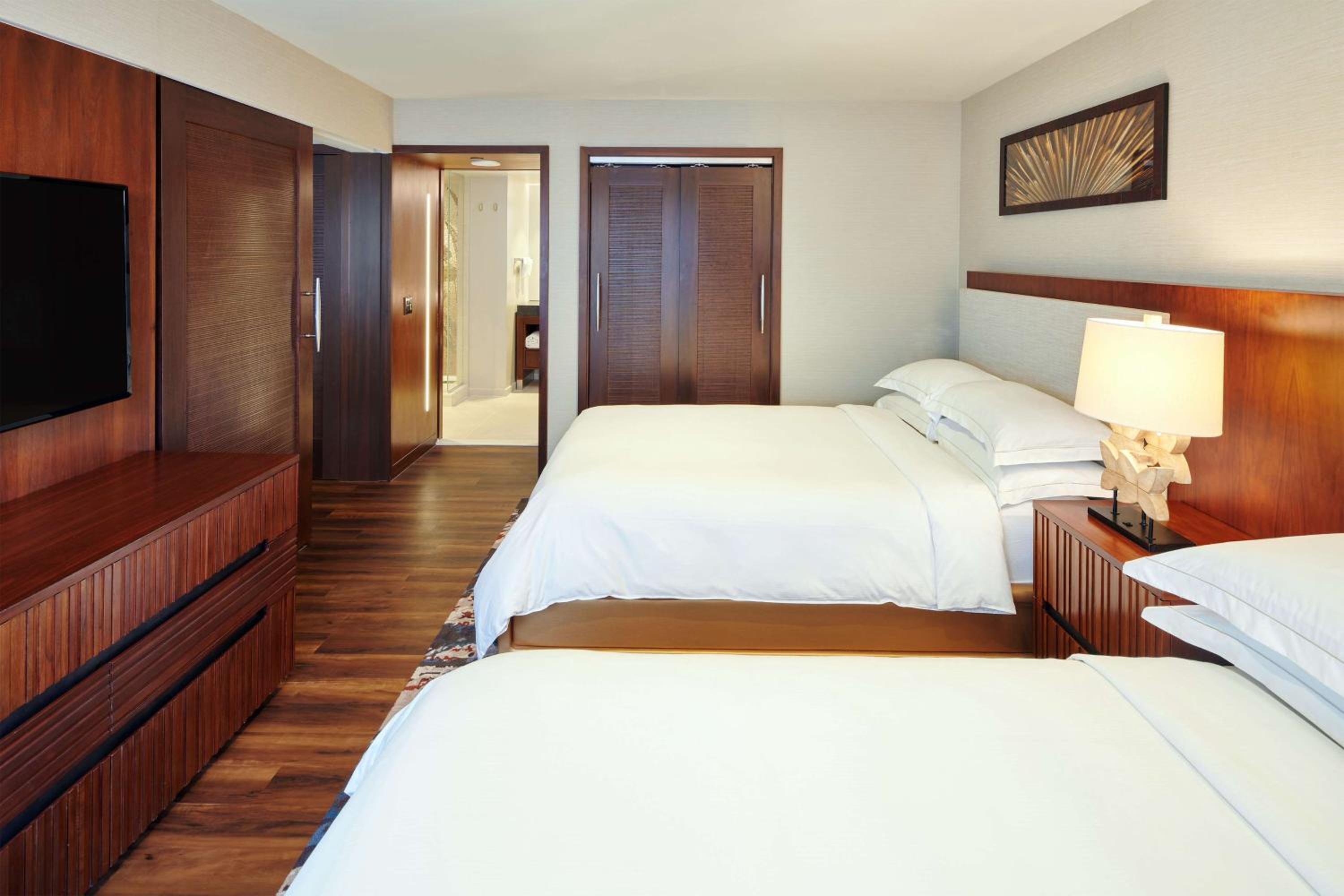 One-Bedroom 2 Doubles Suite with Sofabed