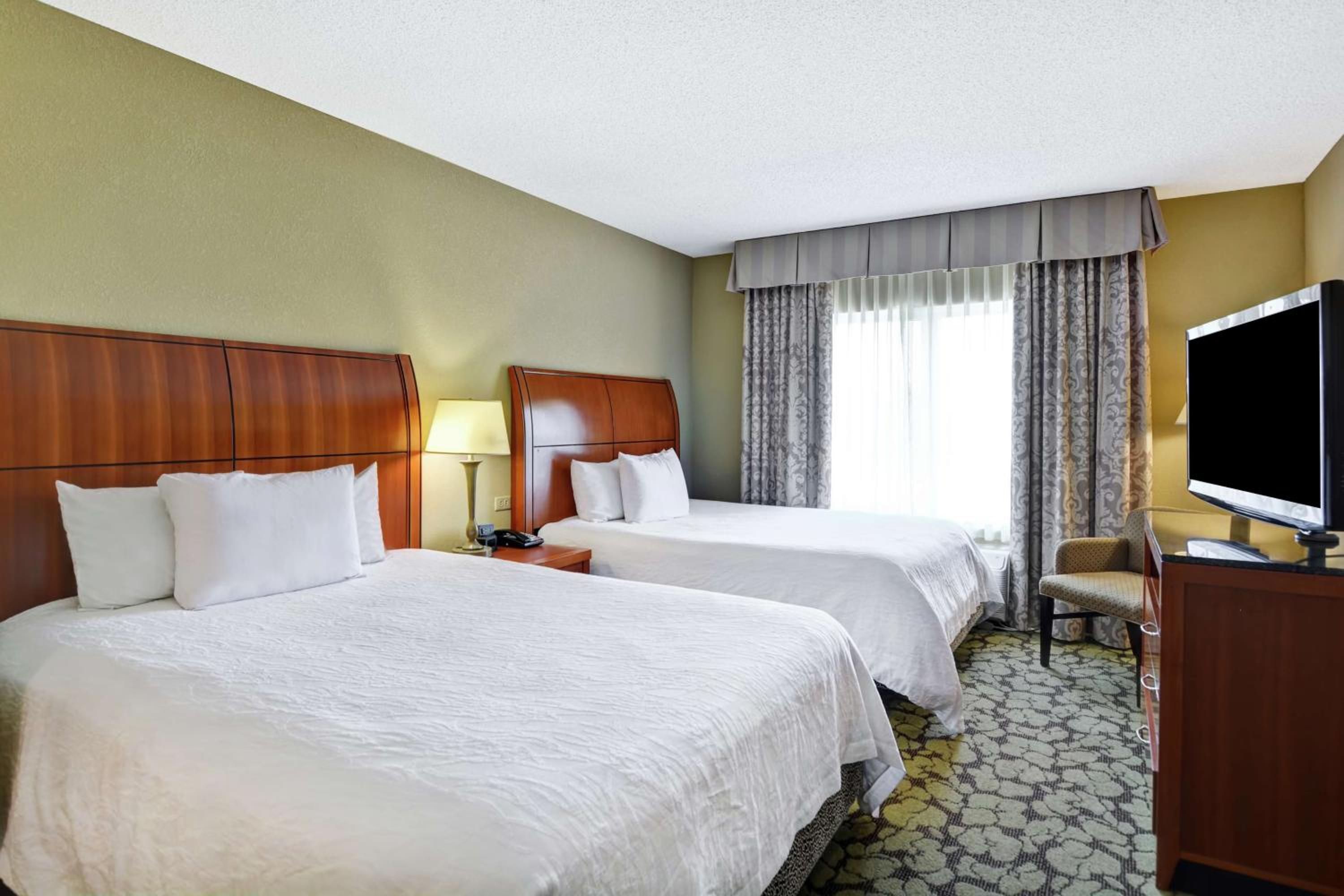 Queen Room with Two Queen Beds - Photo 6