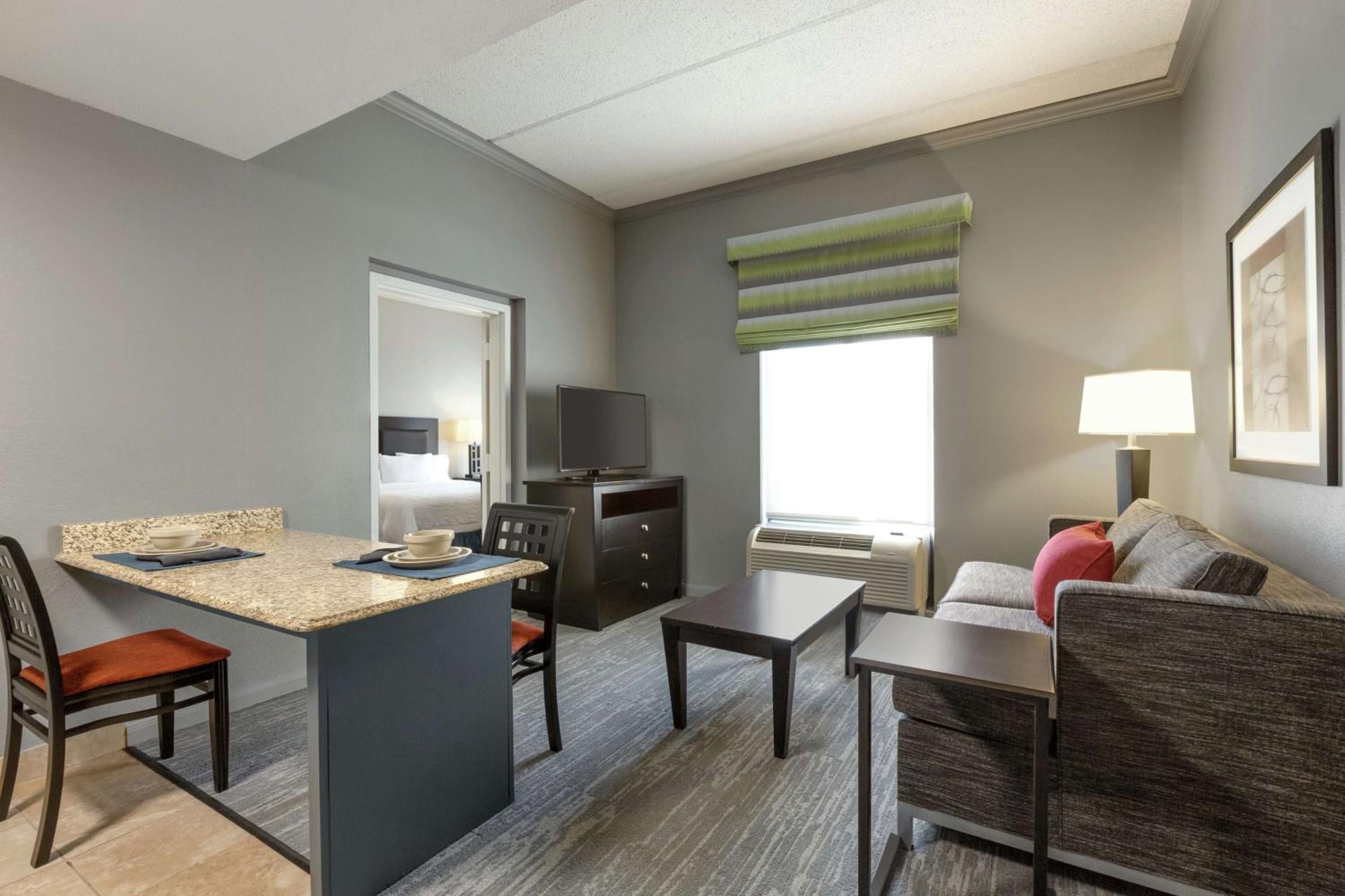 King Suite - Mobility and Hearing Access/Non-Smoking - Photo 1