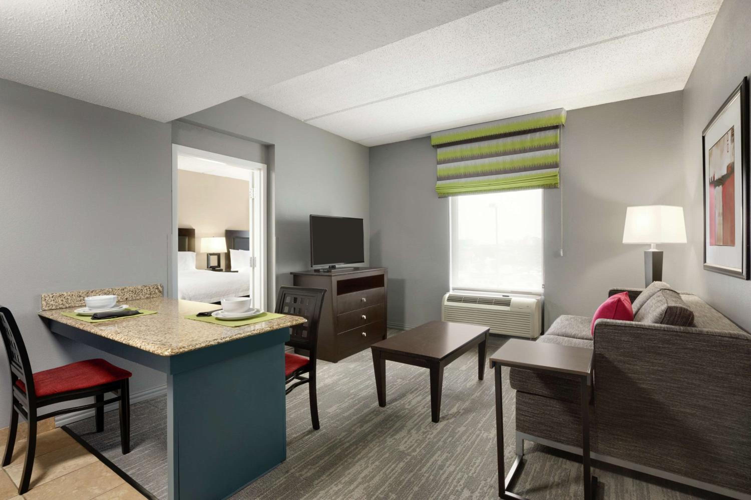 One-Bedroom Suite with Two Queen Beds and Kitchen - Non-Smoking - Photo 1