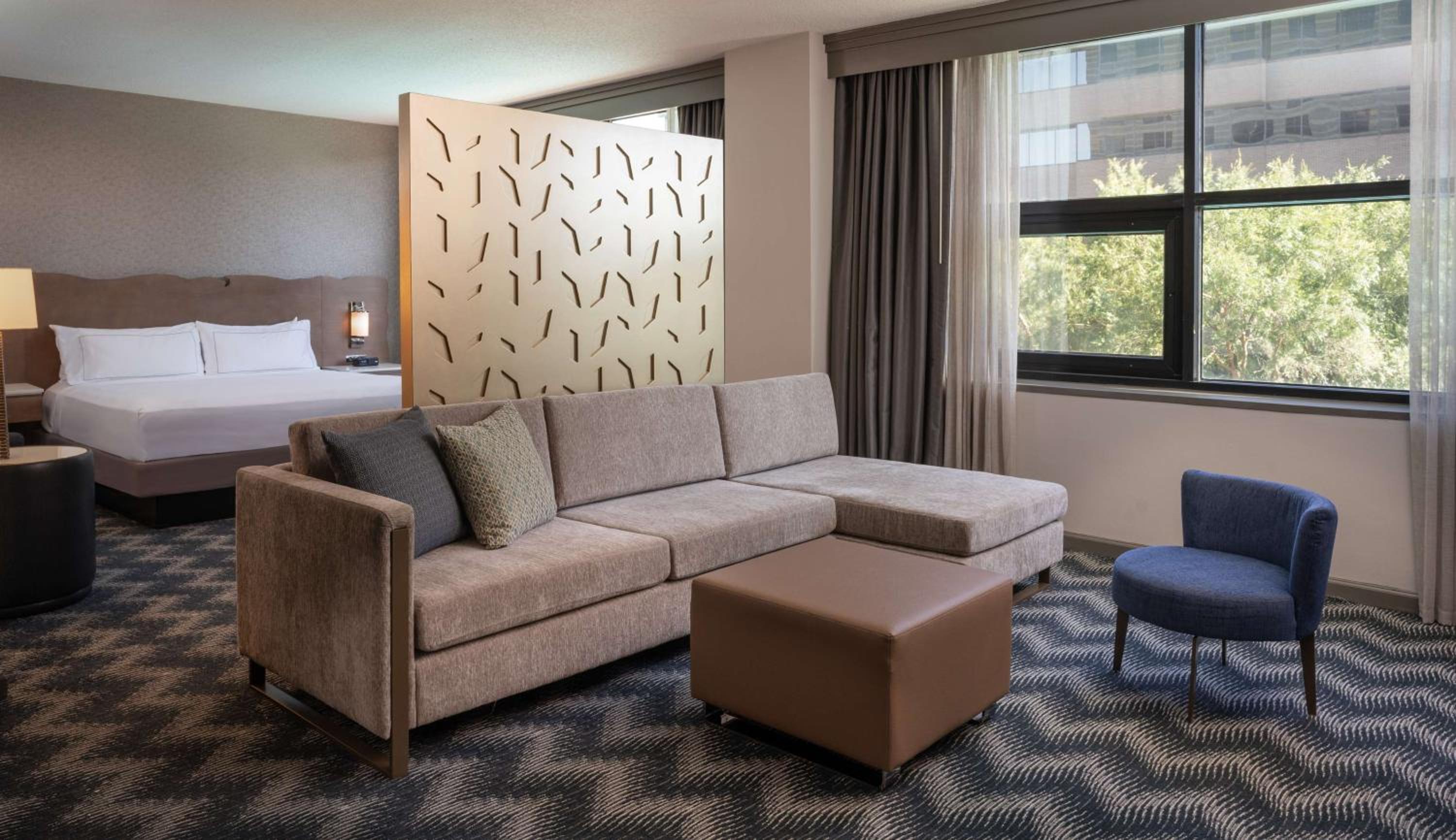 Junior King Suite with Seating Area - Photo 1
