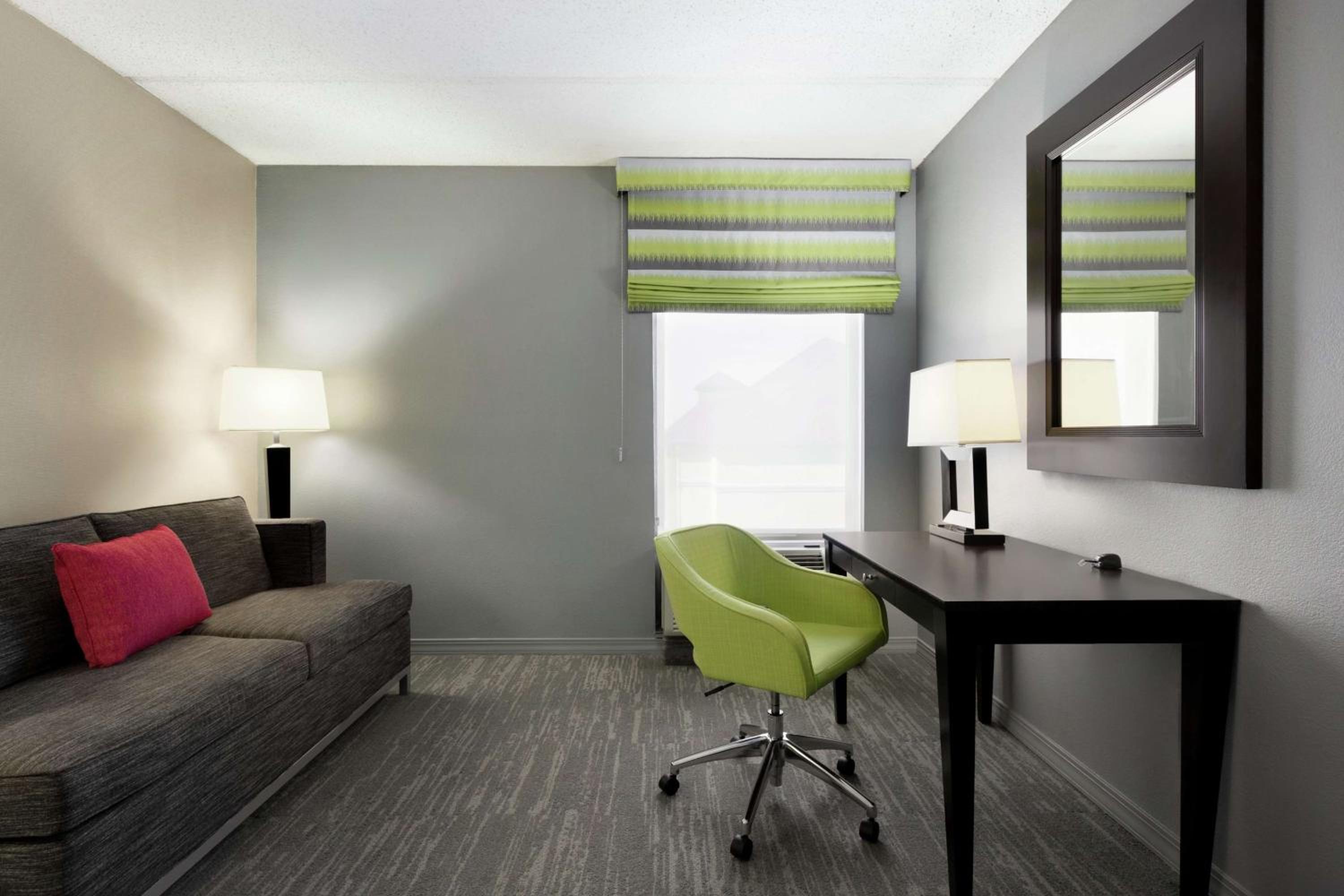King Room with Sofa Bed and Study - Non-Smoking - Photo 2