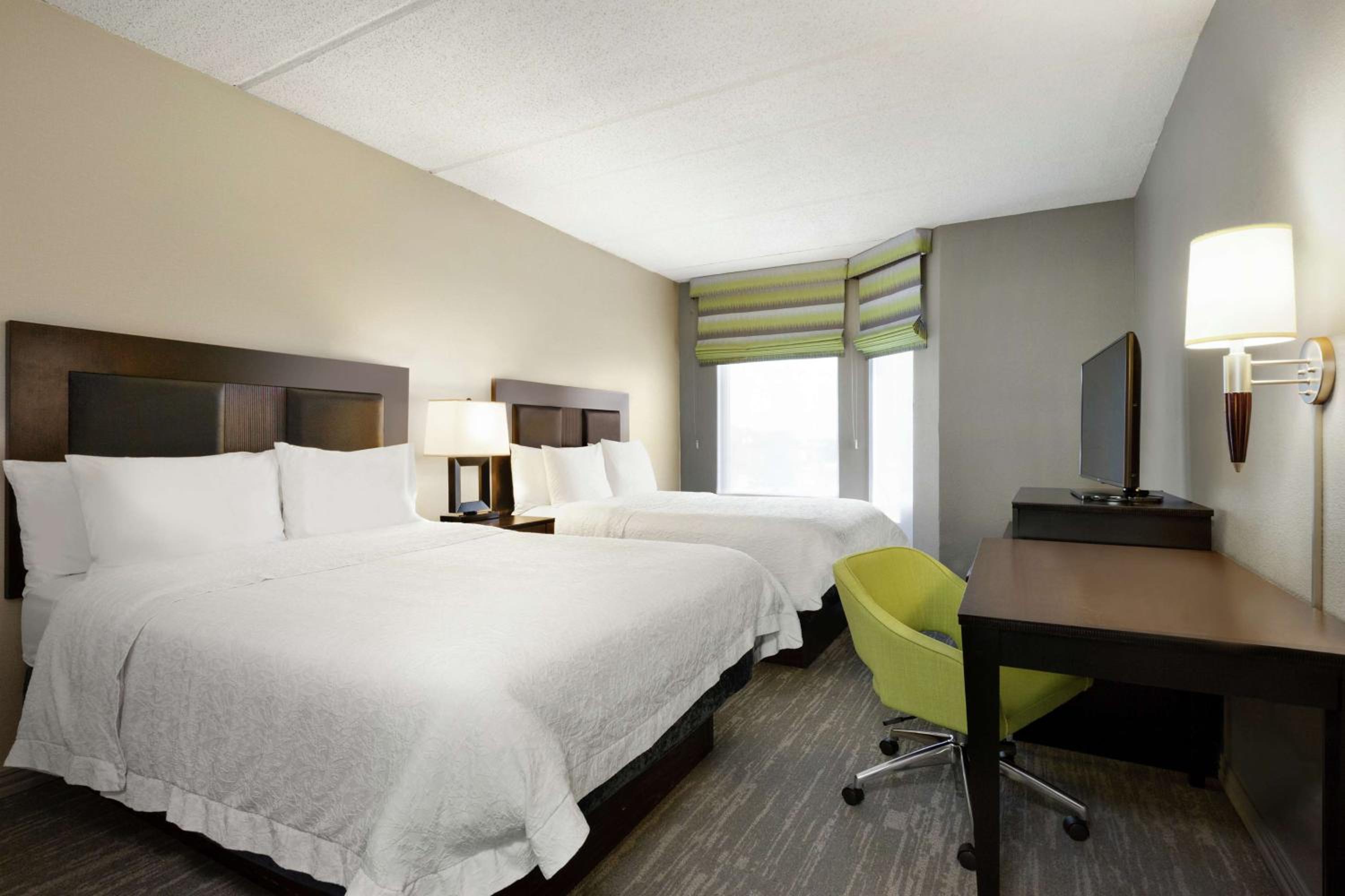 One-Bedroom Suite with Two Queen Beds and Kitchen - Non-Smoking - Photo 4