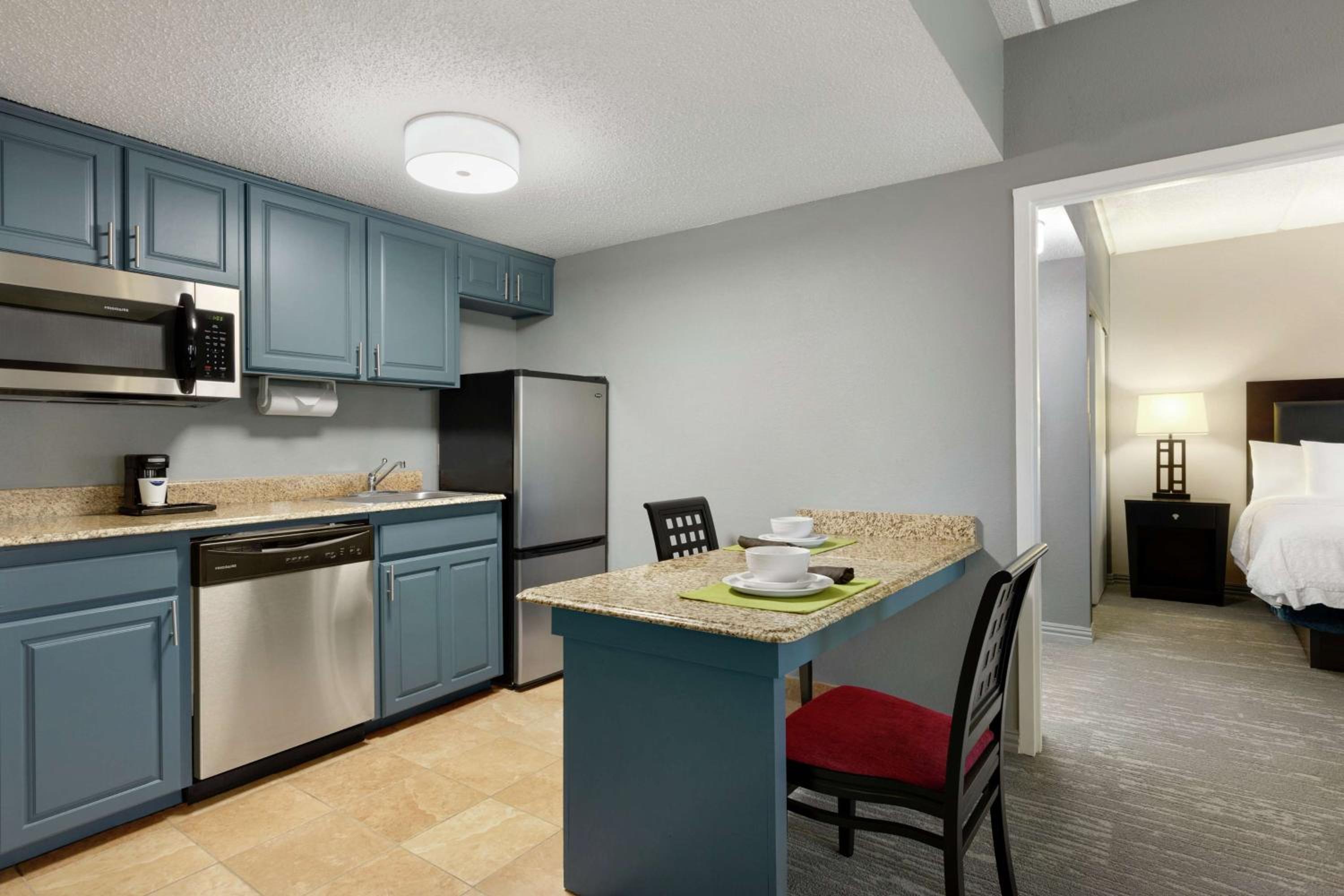 One-Bedroom King Suite with Kitchen - Non-Smoking  - Photo 3