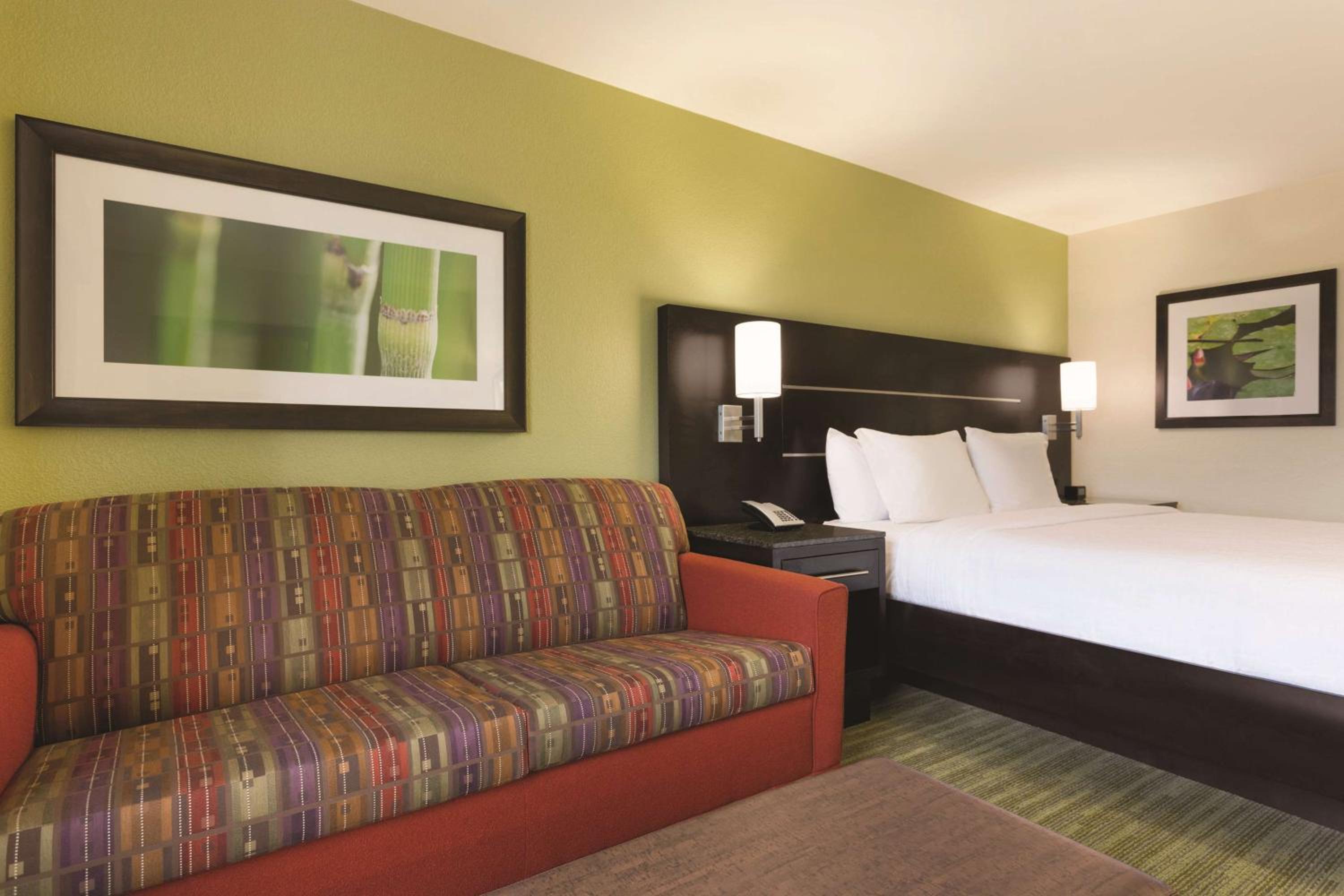 Deluxe King Room - Mobility and Hearing Access