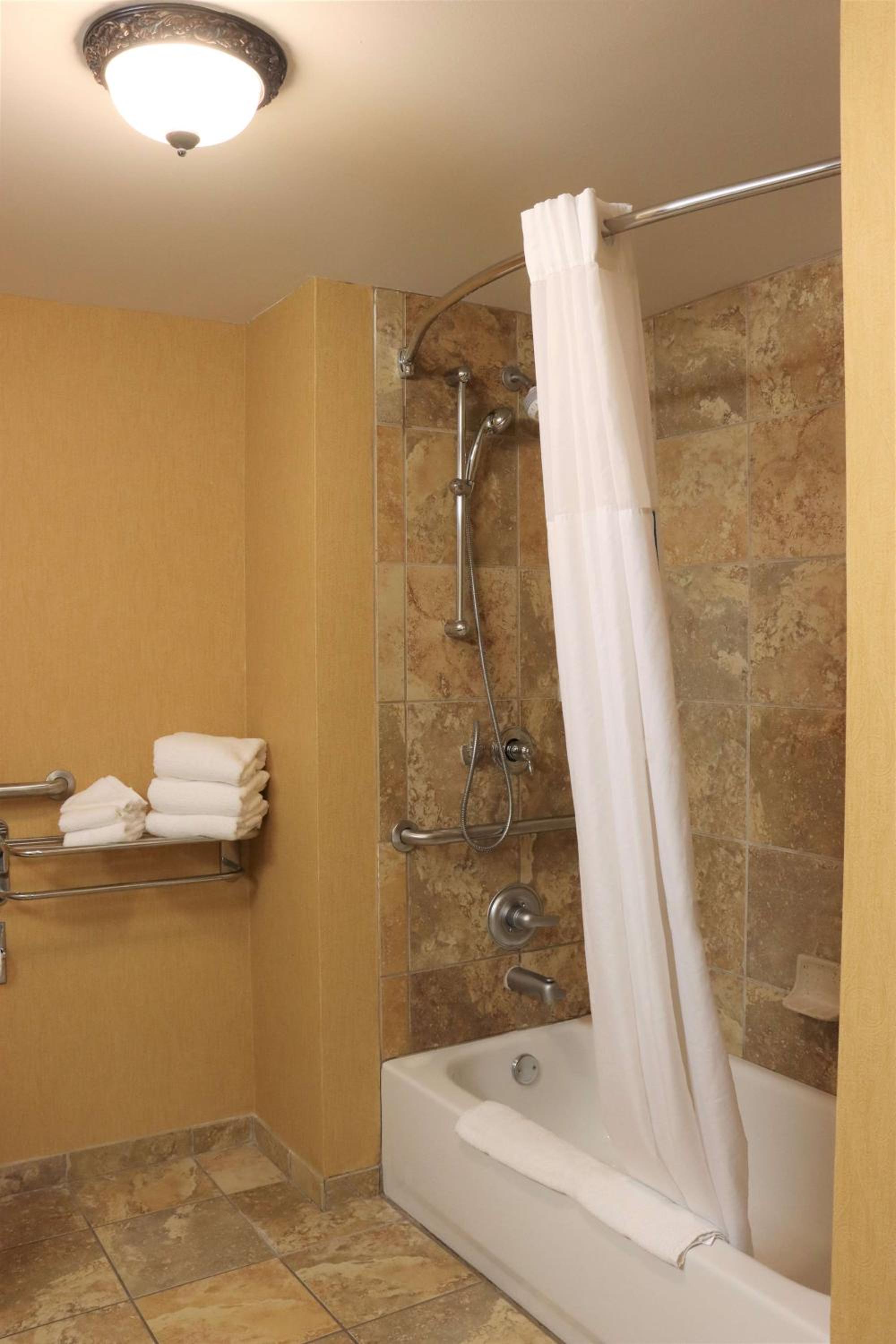King Room with Accessible Tub - Mobility and Hearing Access/Non-Smoking photo 3