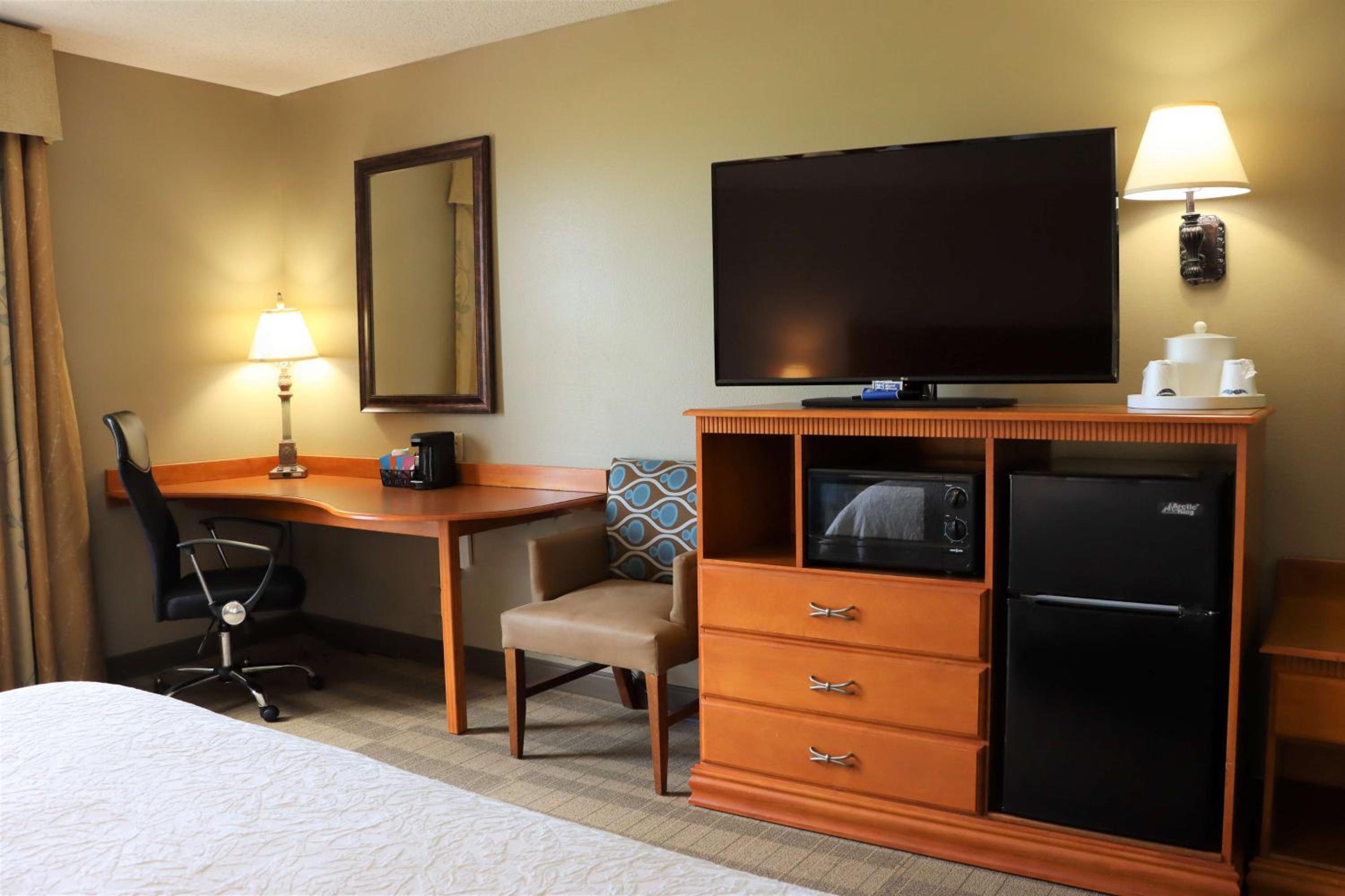 King Room with Accessible Tub - Mobility and Hearing Access/Non-Smoking photo 1