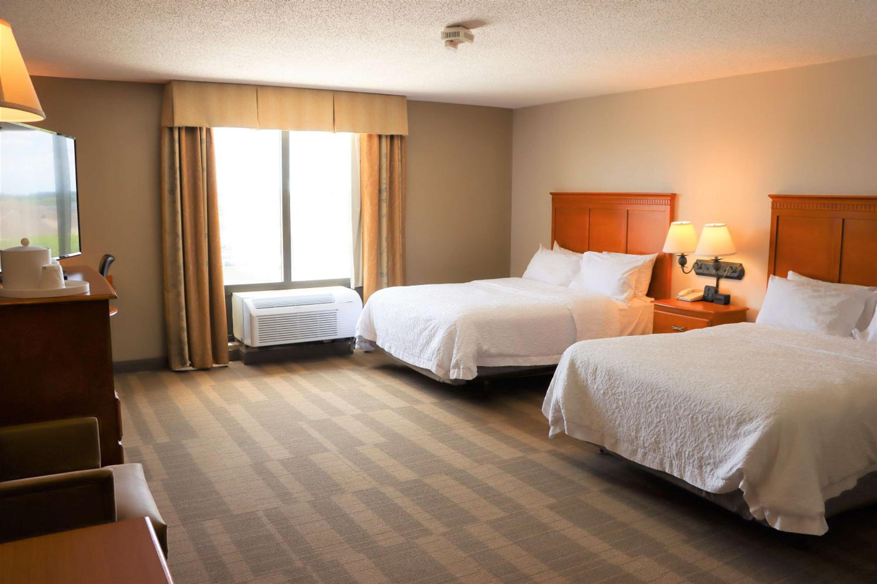 Queen Room with Two Queen Beds - Mobility and Hearing Access/Non-Smoking photo 1