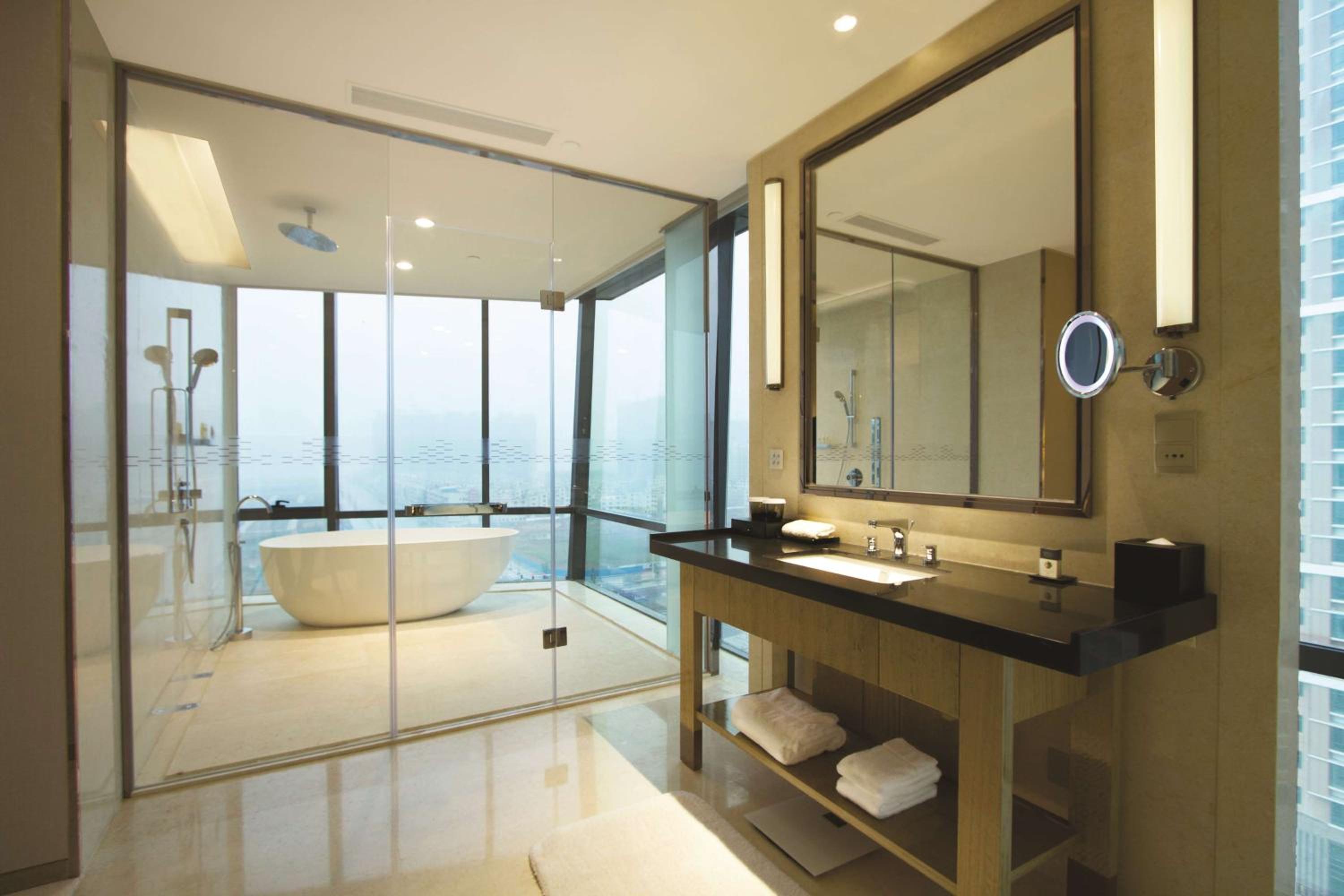 Premier King Room photo 2