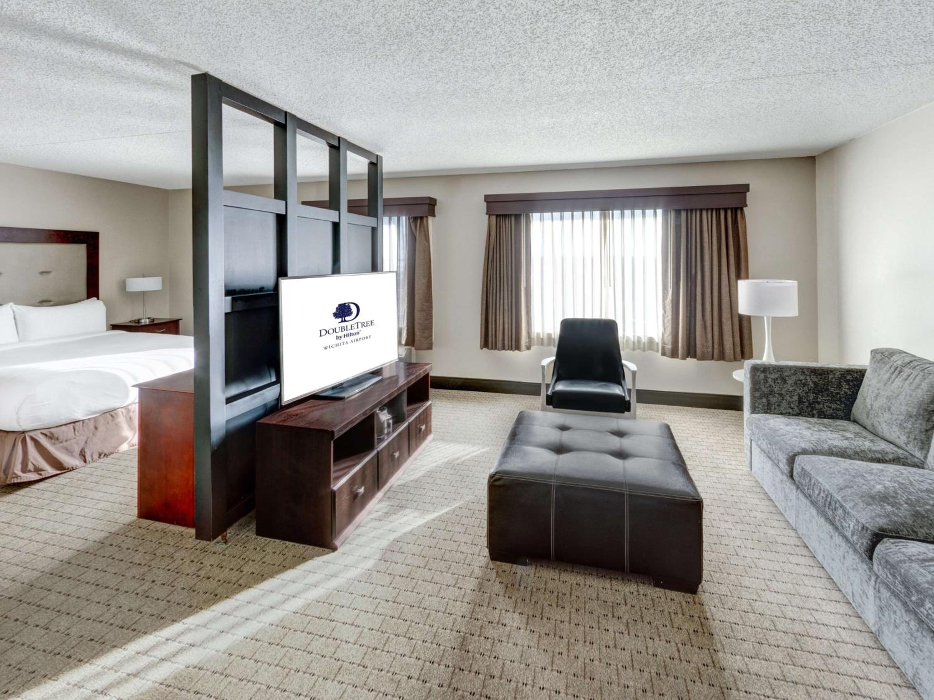 Junior King Suite - Photo 2
