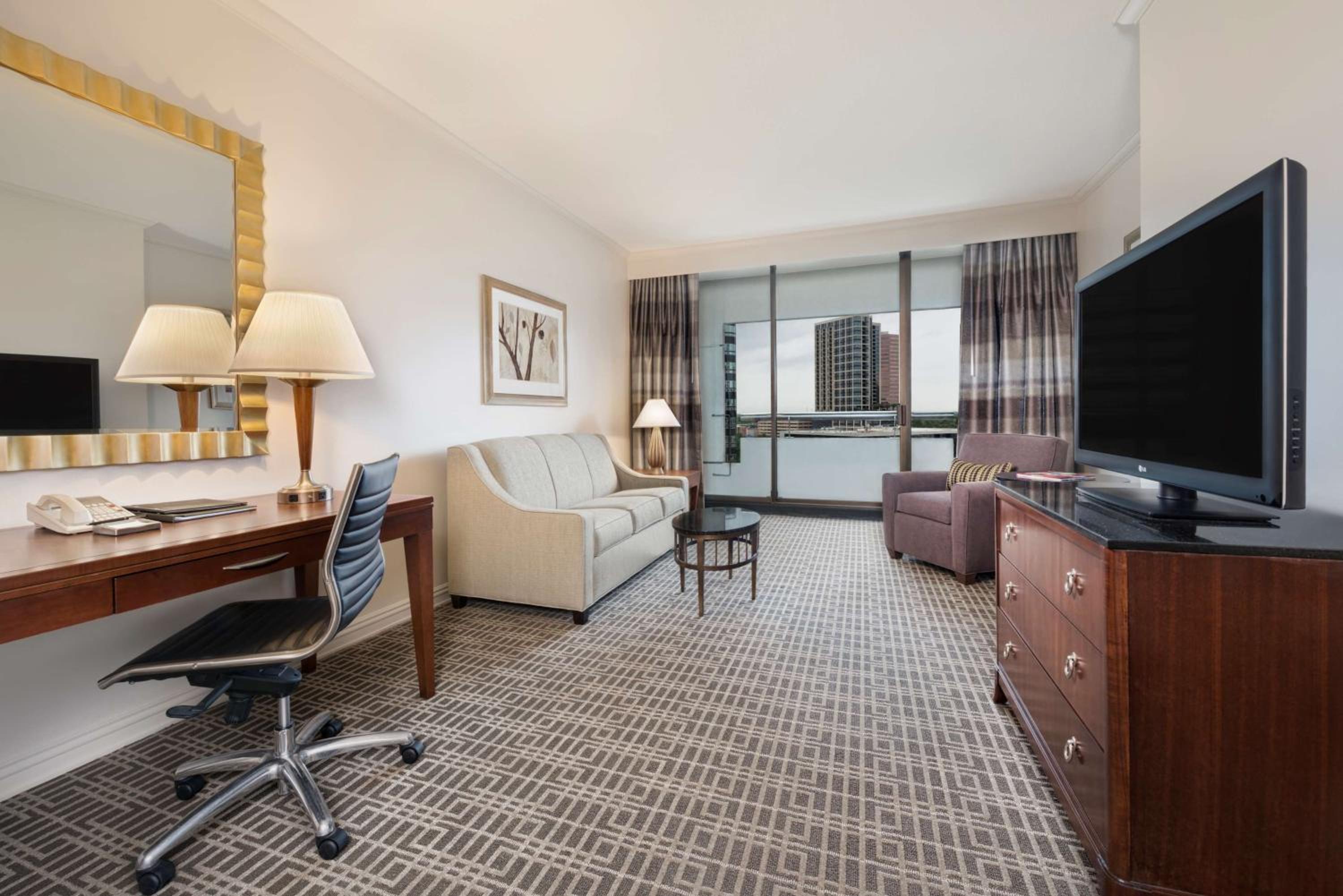 One-Bedroom King Suite photo 1