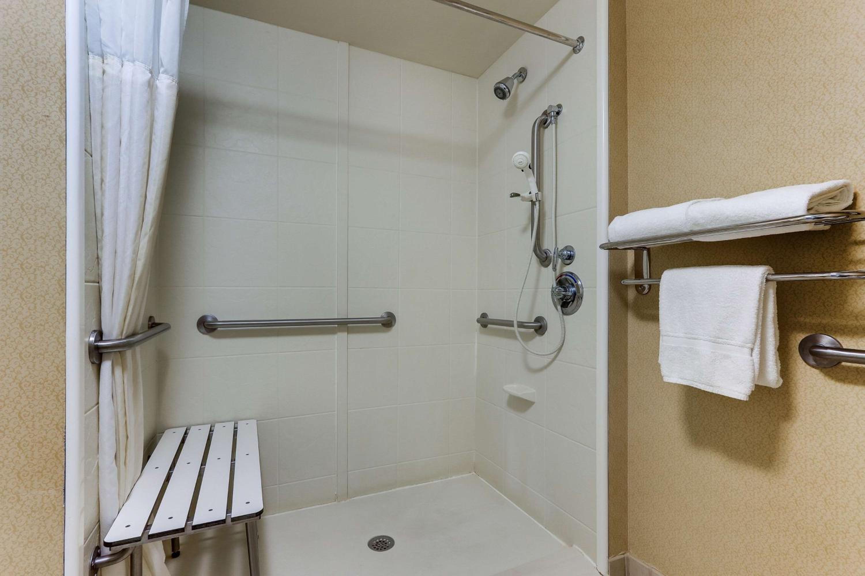 King Room - Hearing Accessible - Photo 2