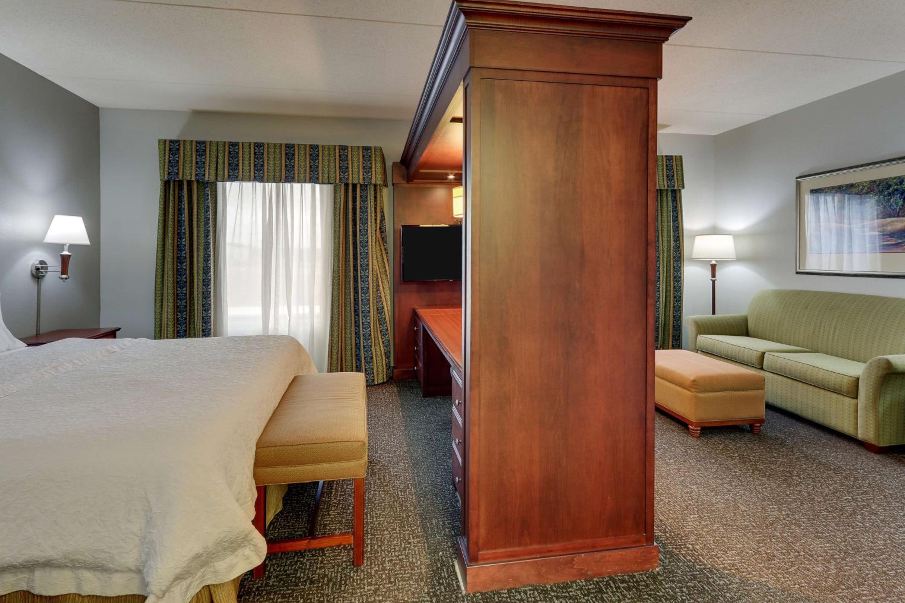 King Studio Suite with Kitchenette - Non-Smoking - Photo 1