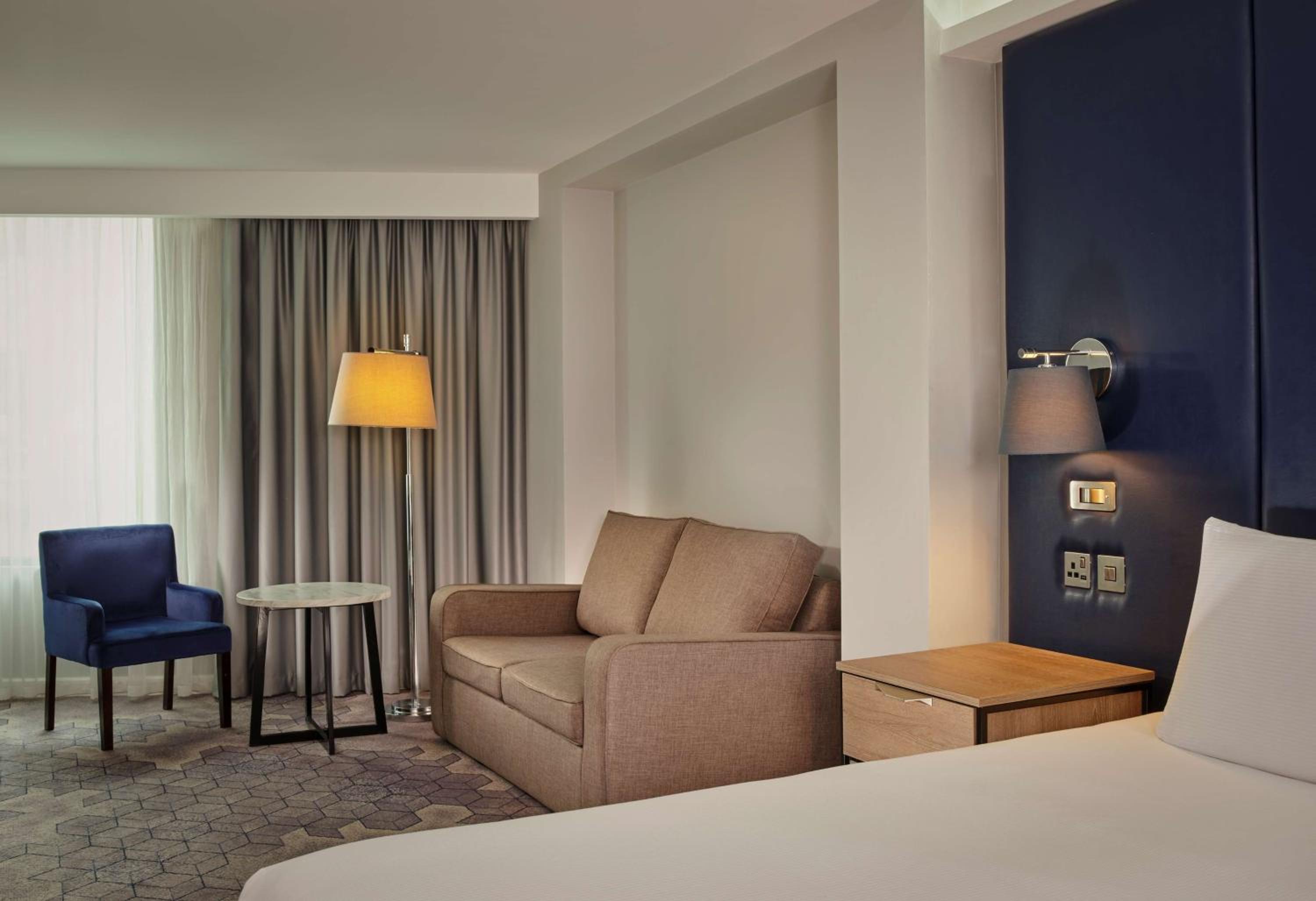 Family Room with King Bed - Photo 2