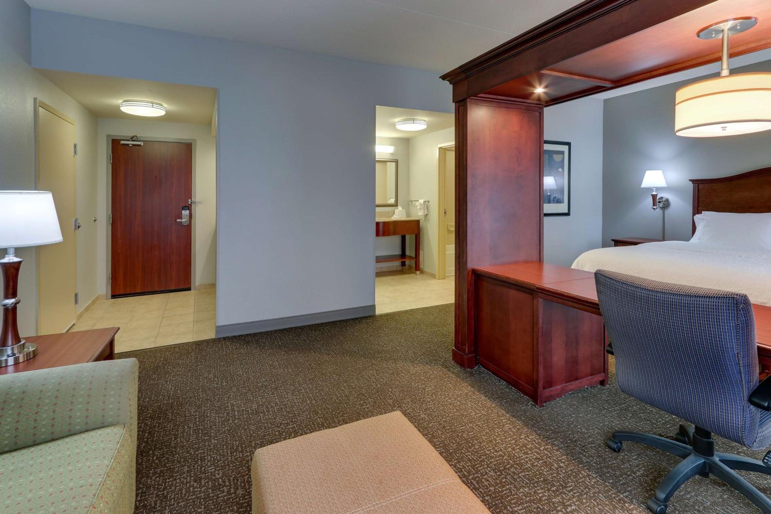 King Studio Suite with Kitchenette - Non-Smoking - Photo 4