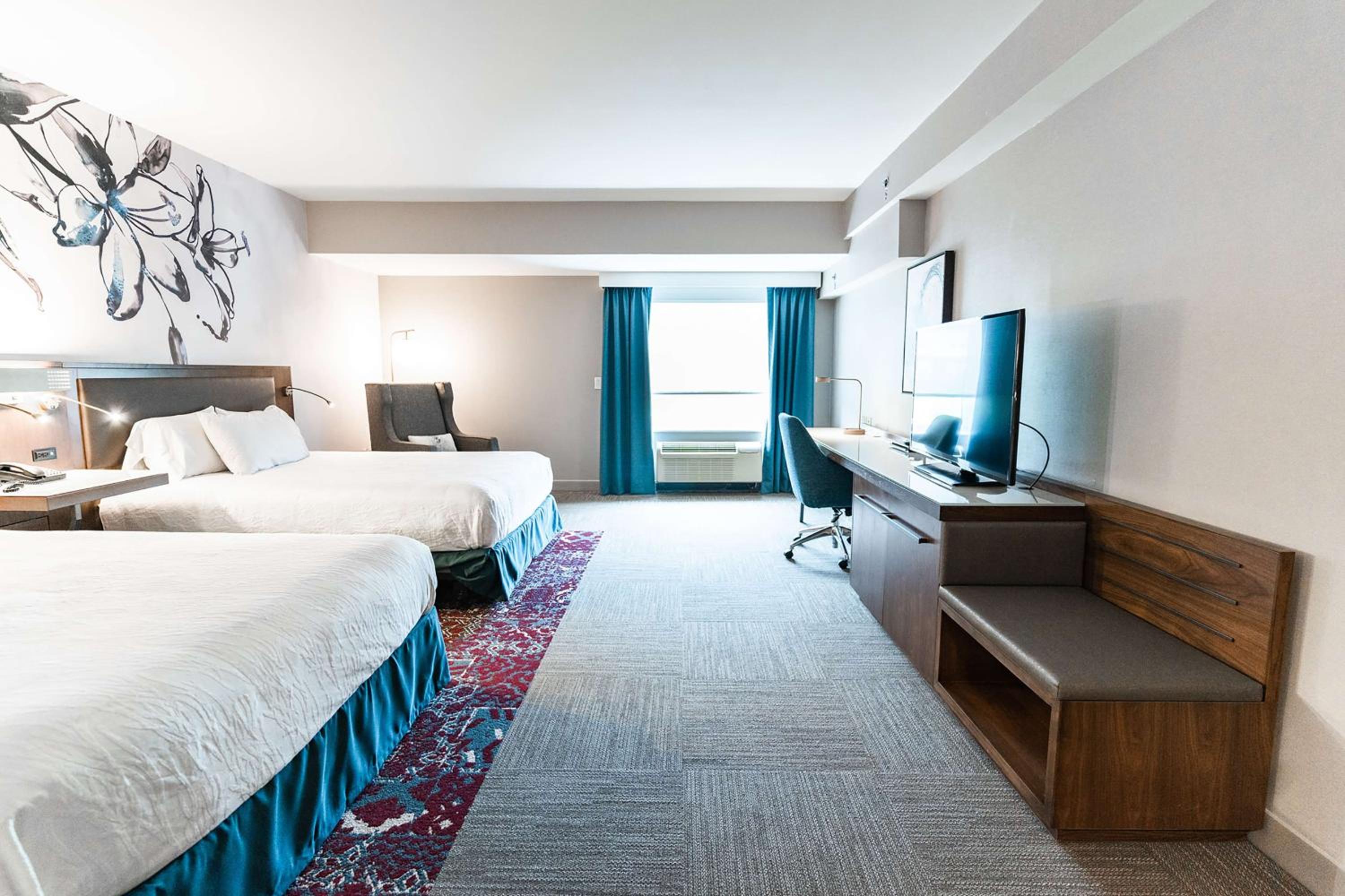 Queen Room with Two Queen Beds and Roll-In Shower - Mobility Access - Photo 4