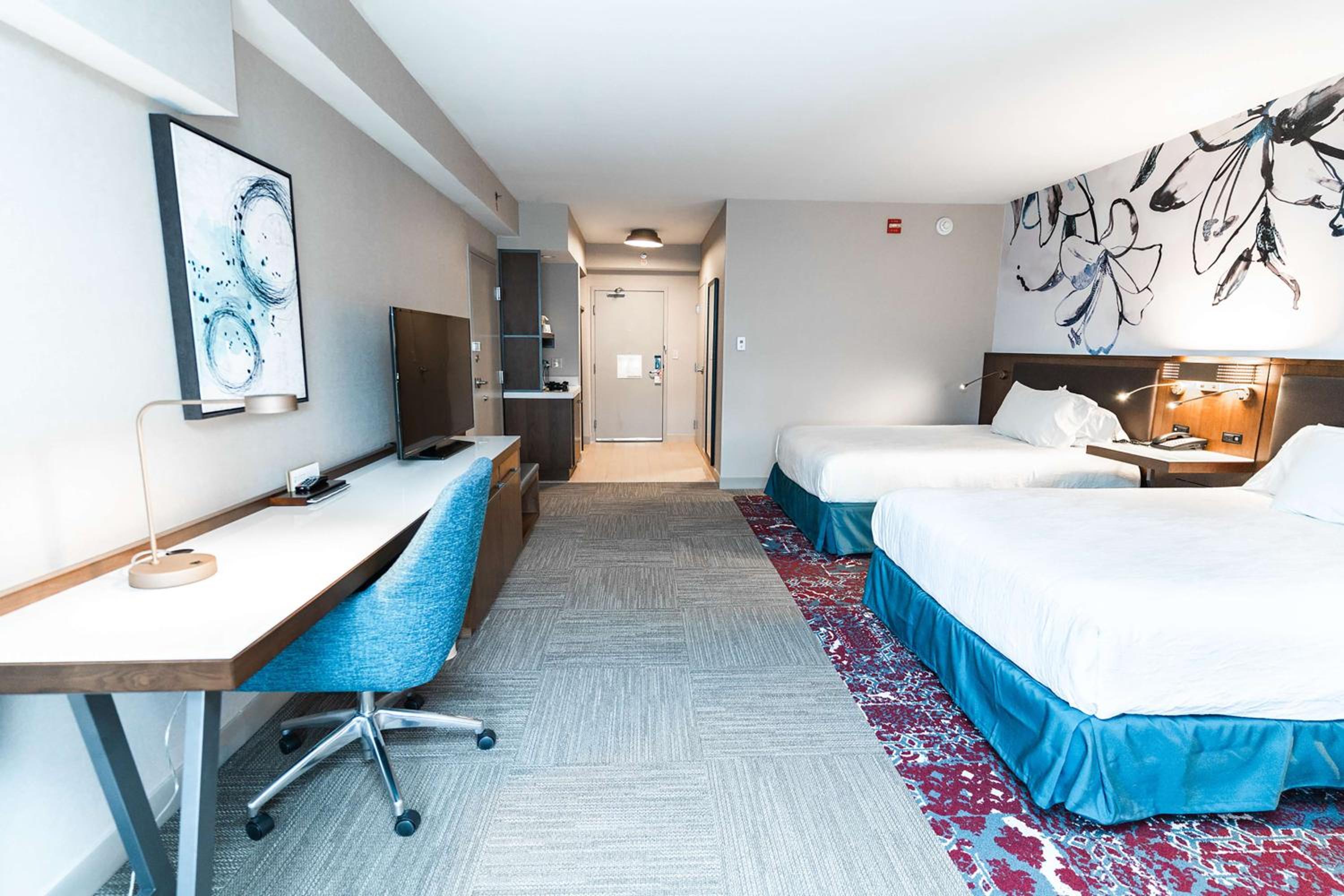 Queen Room with Two Queen Beds and Roll-In Shower - Mobility Access - Photo 5