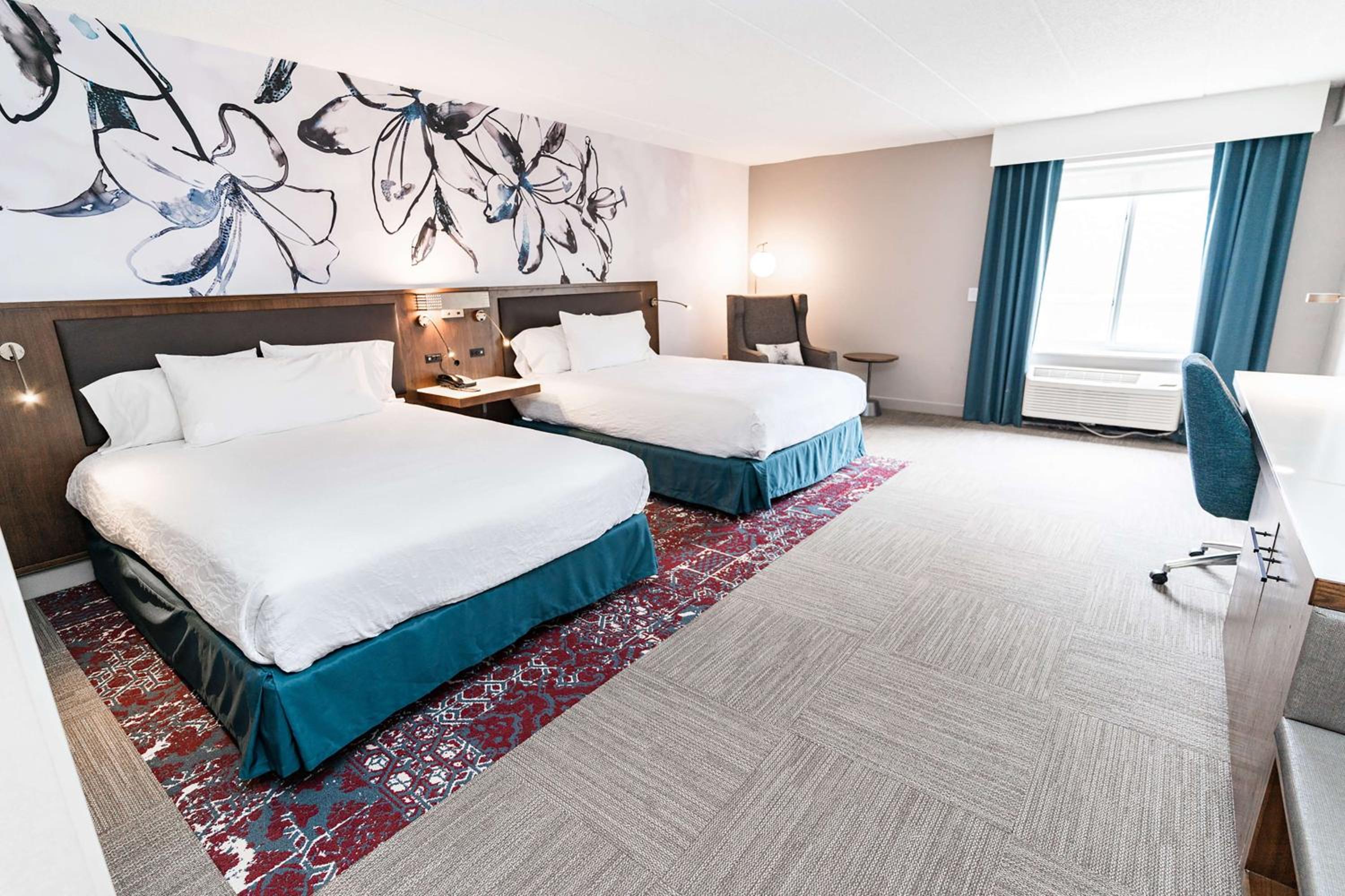 Queen Room with Two Queen Beds and Roll-In Shower - Mobility Access - Photo 3