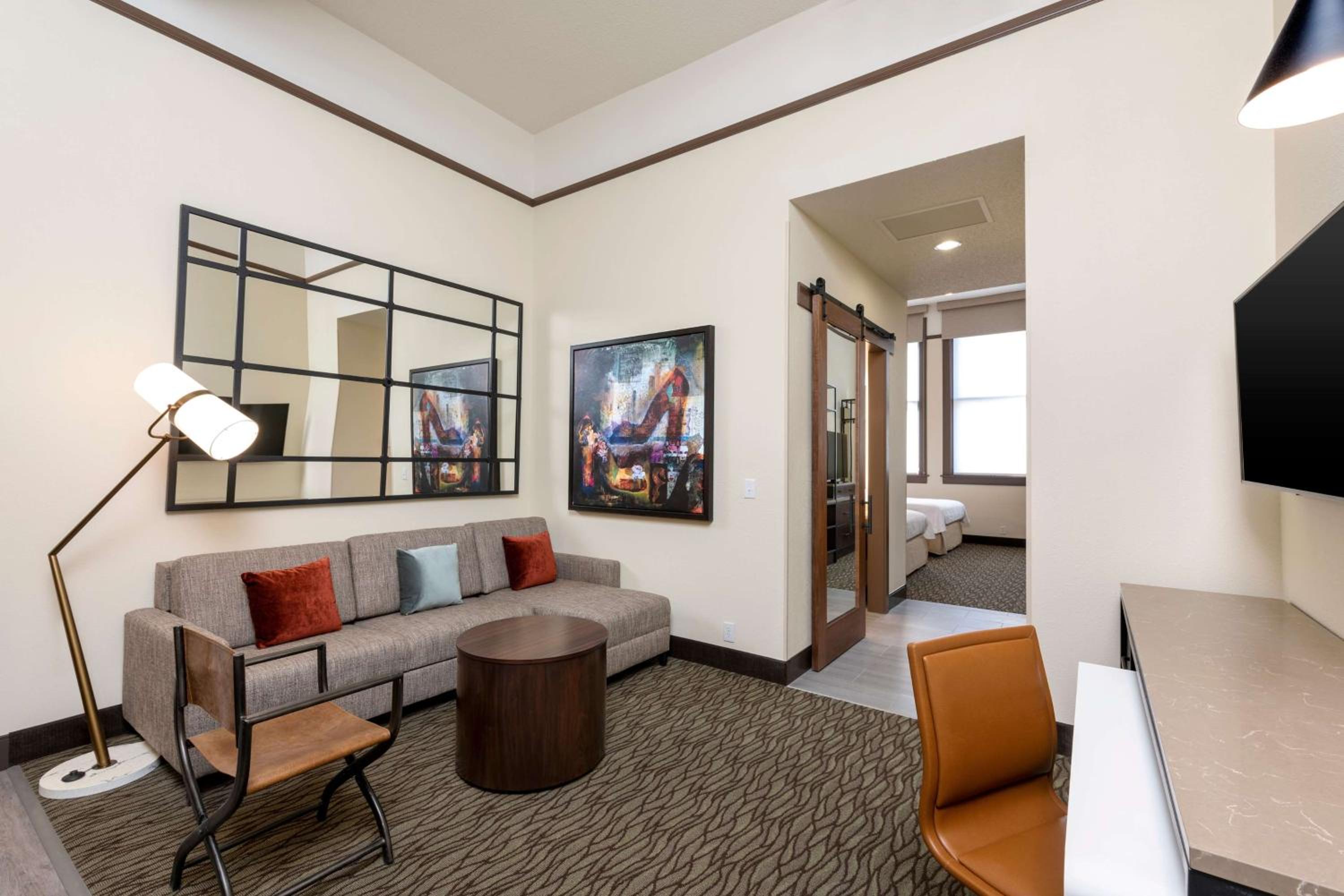 One-Bedroom Queen Suite with Two Queen Beds - Non-Smoking