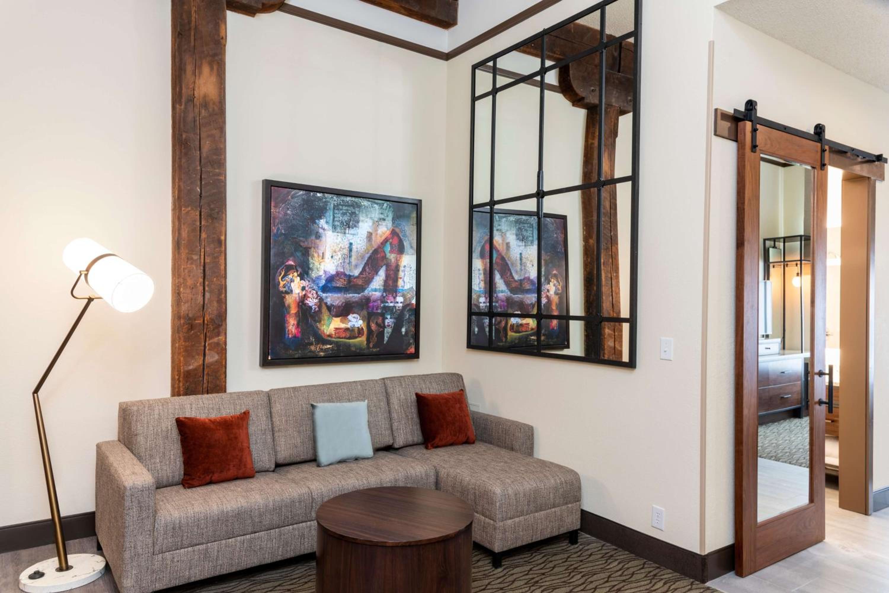 One-Bedroom King Suite - Non-Smoking - Photo 3