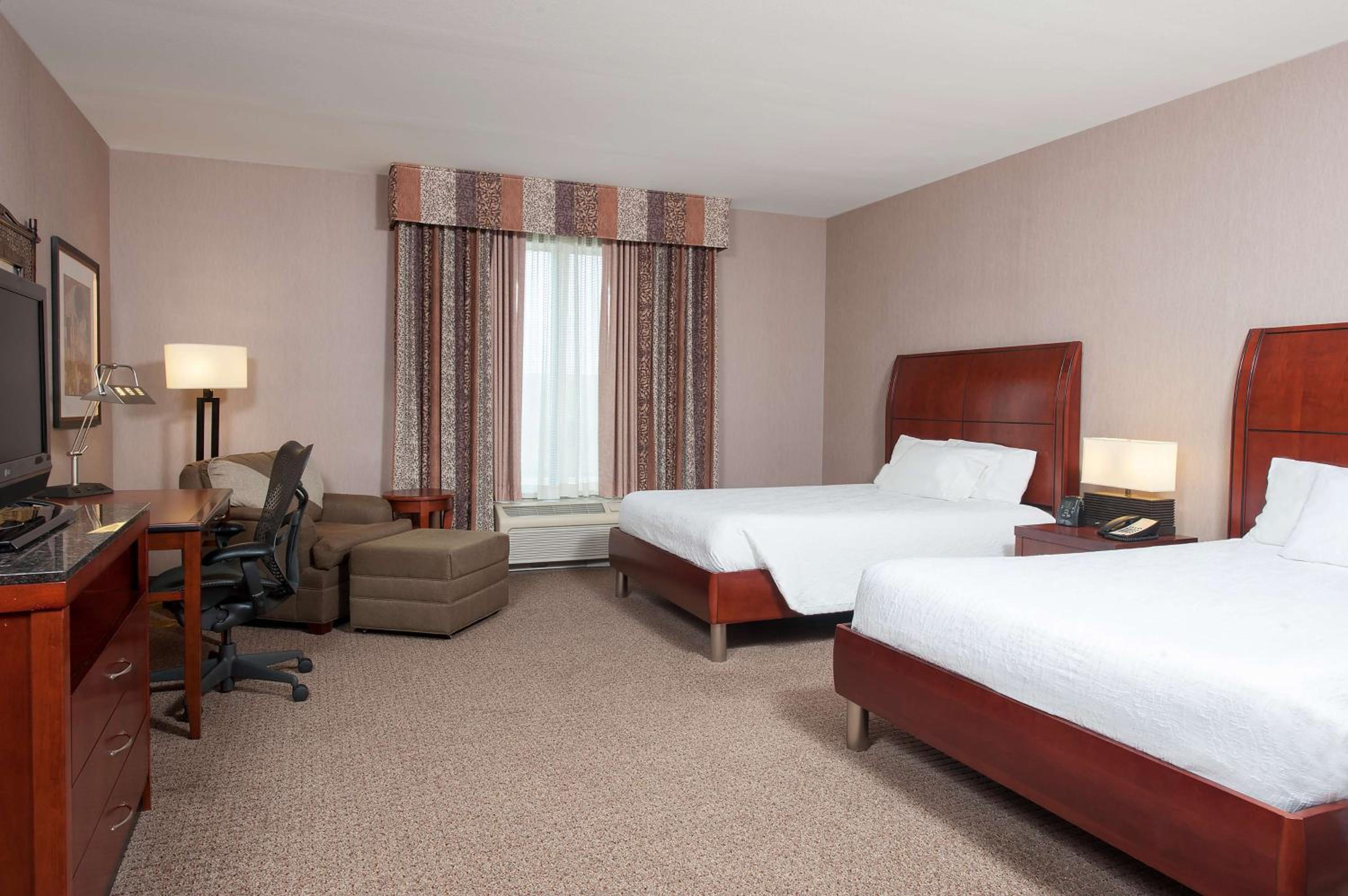 Junior Suite with Two Queen Beds - Photo 2