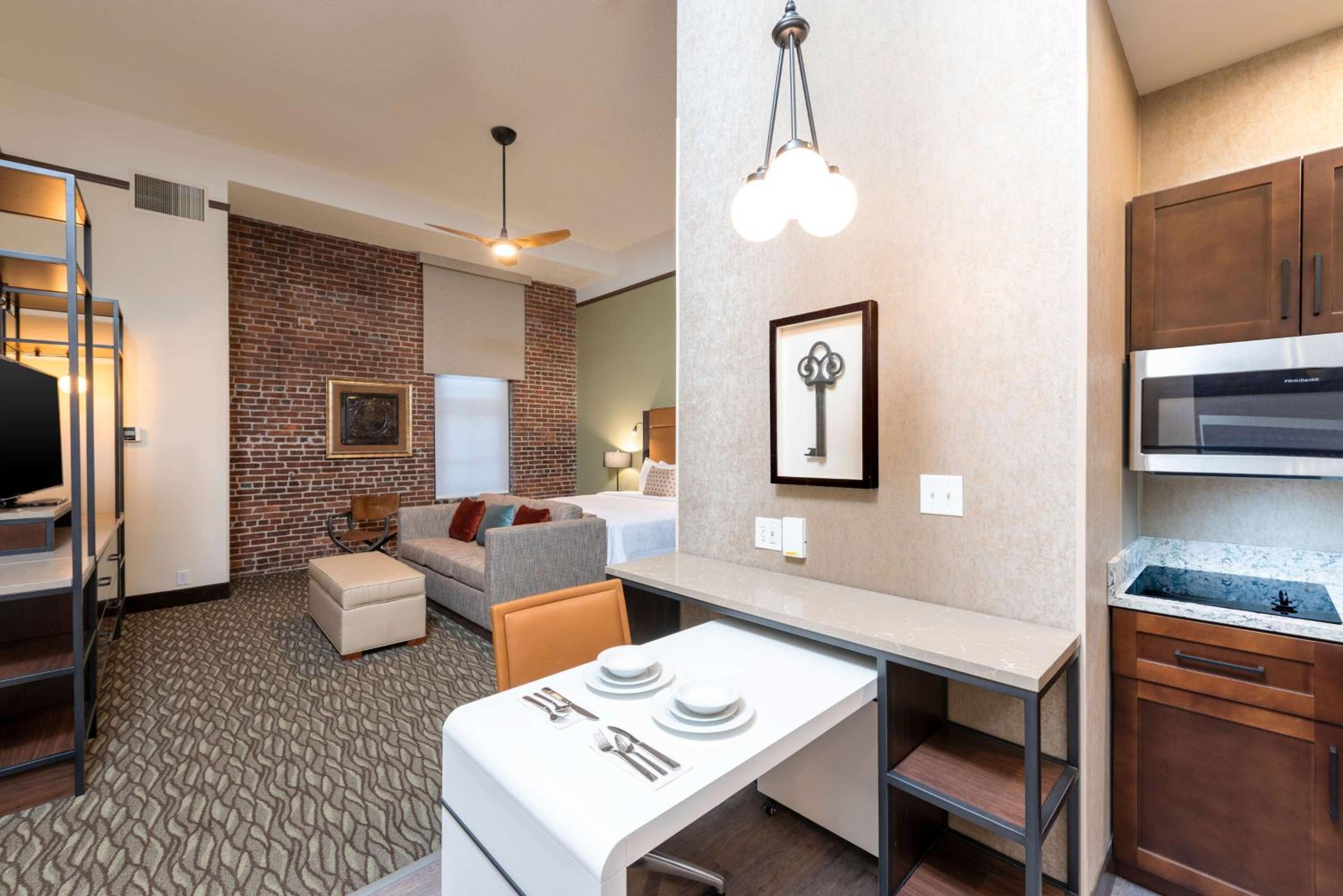 King Studio Suite - Non-Smoking - Photo 3