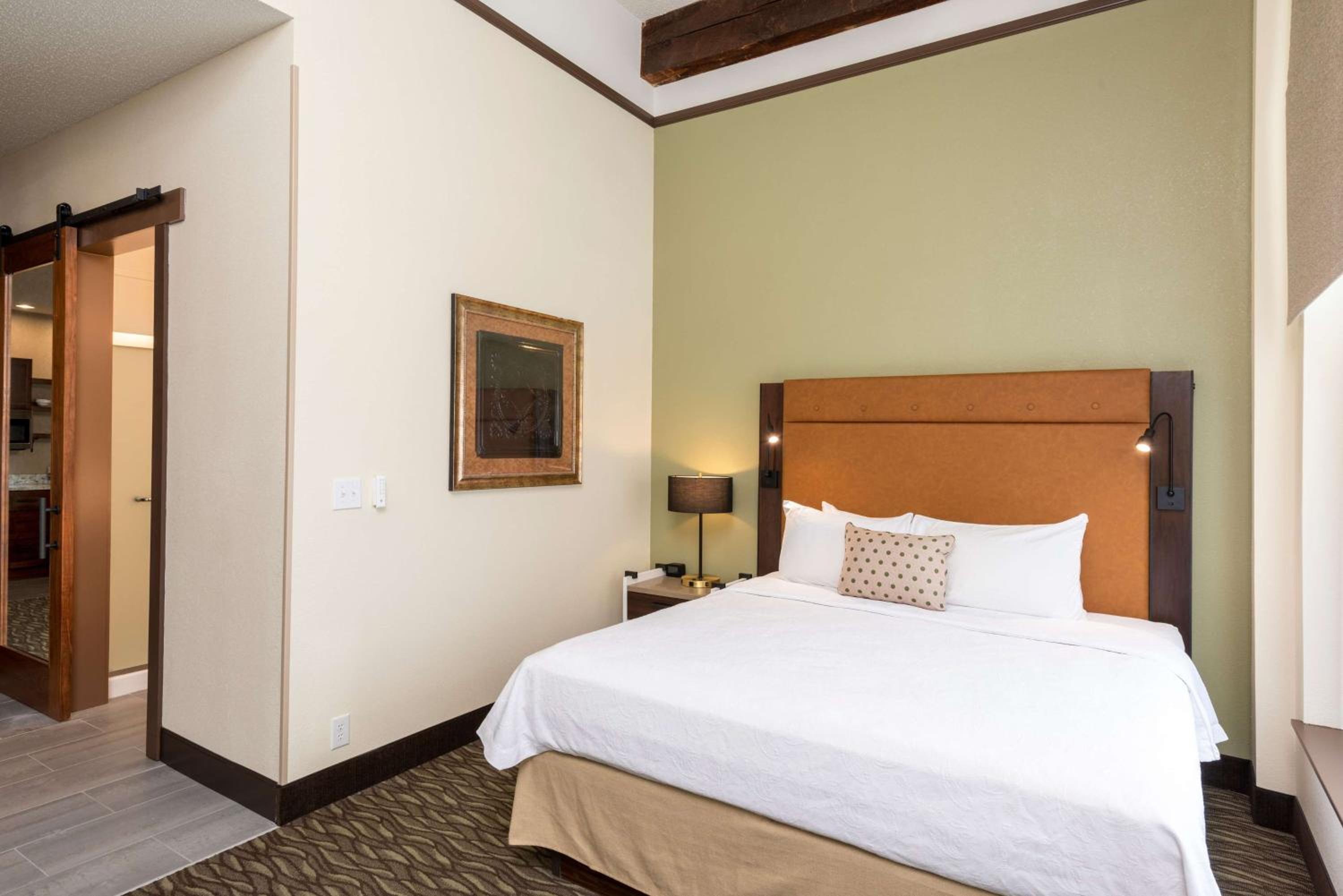 One-Bedroom King Suite - Non-Smoking - Photo 2