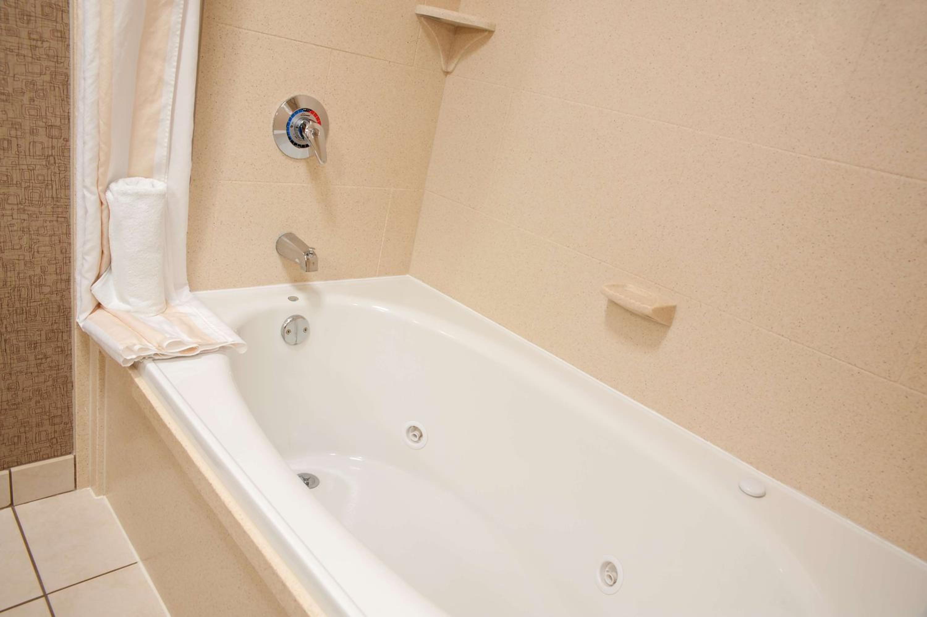 Evolution King Room with Spa Bath photo 2