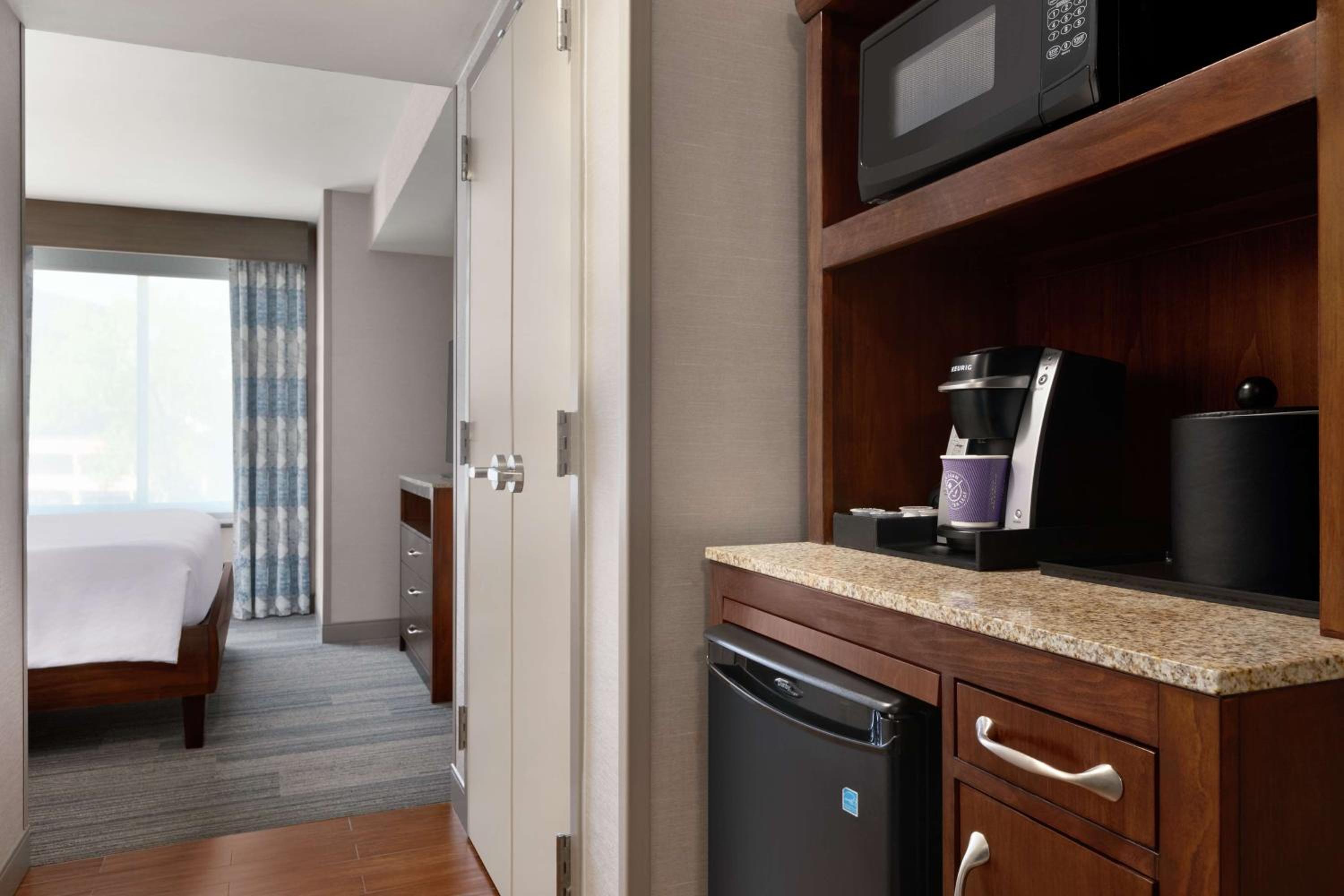 Junior King Suite with Seating Area photo 3