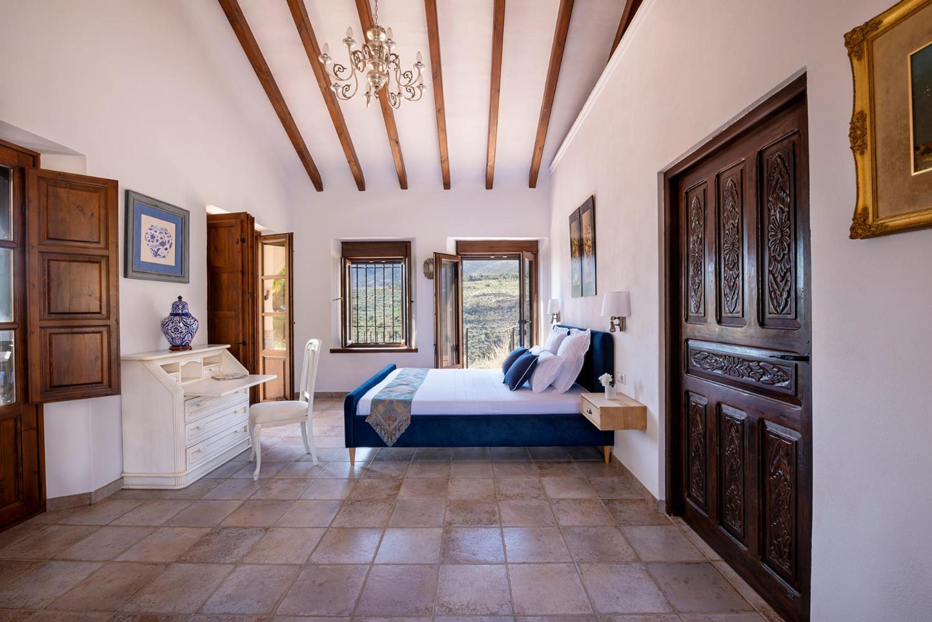 Deluxe Junior Suite - Photo 2