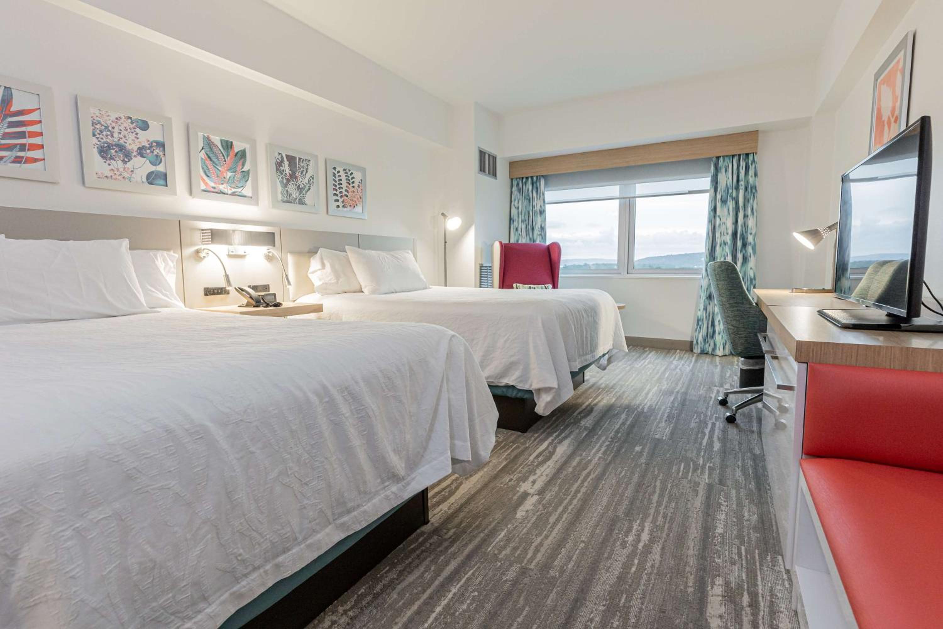 Queen Room with Two Queen Beds - Photo 2
