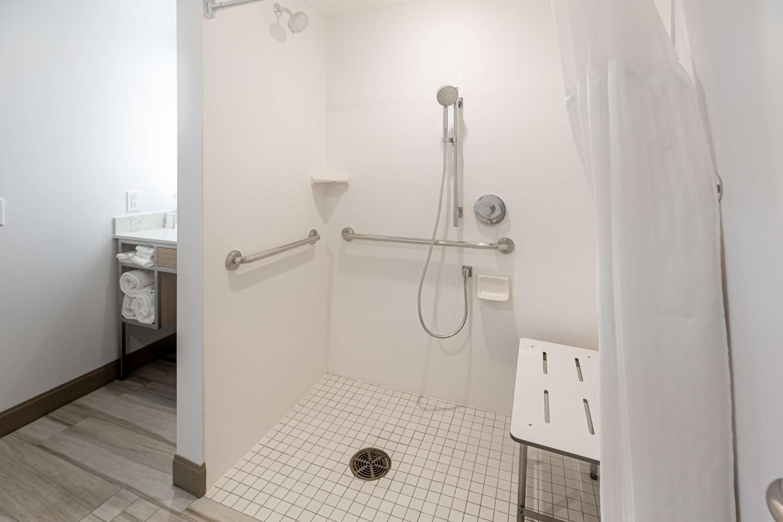 Queen Room with Two Queen Beds - Mobility and Hearing Access - Photo 2