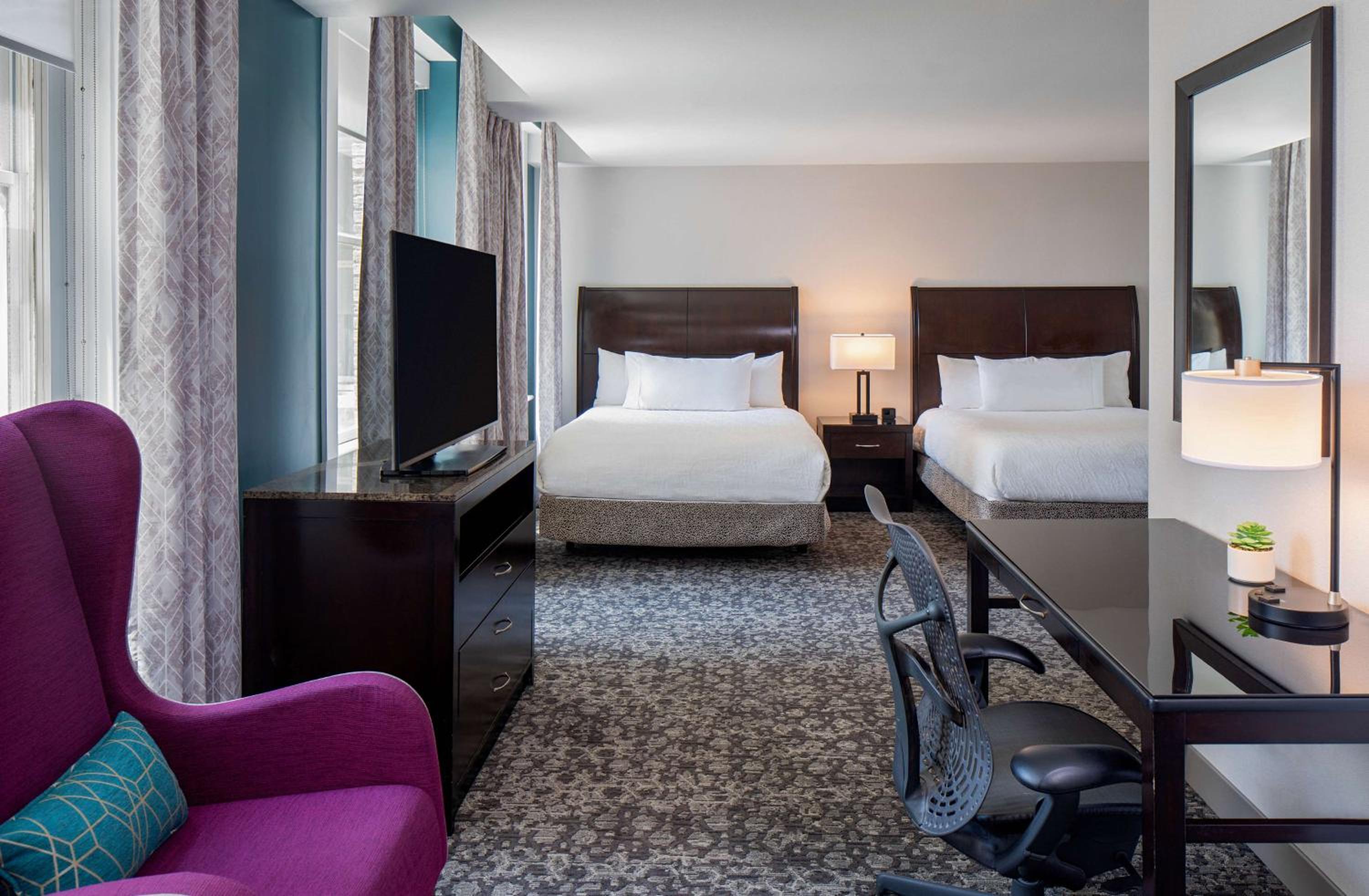 Queen Room with Two Queen Beds and Accessible Tub - Mobility Access - Photo 3