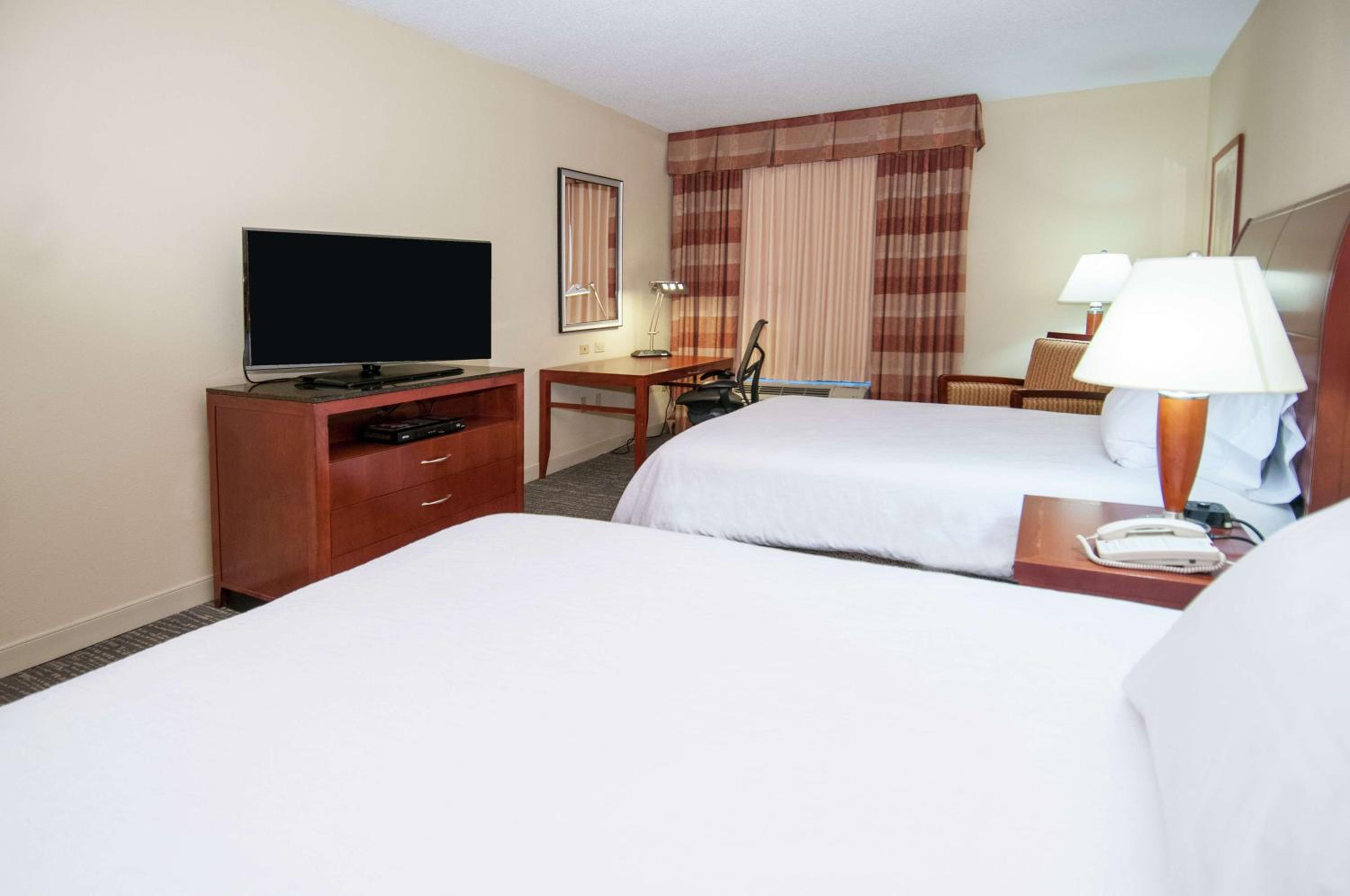 Queen Room with Two Queen Beds - Photo 2