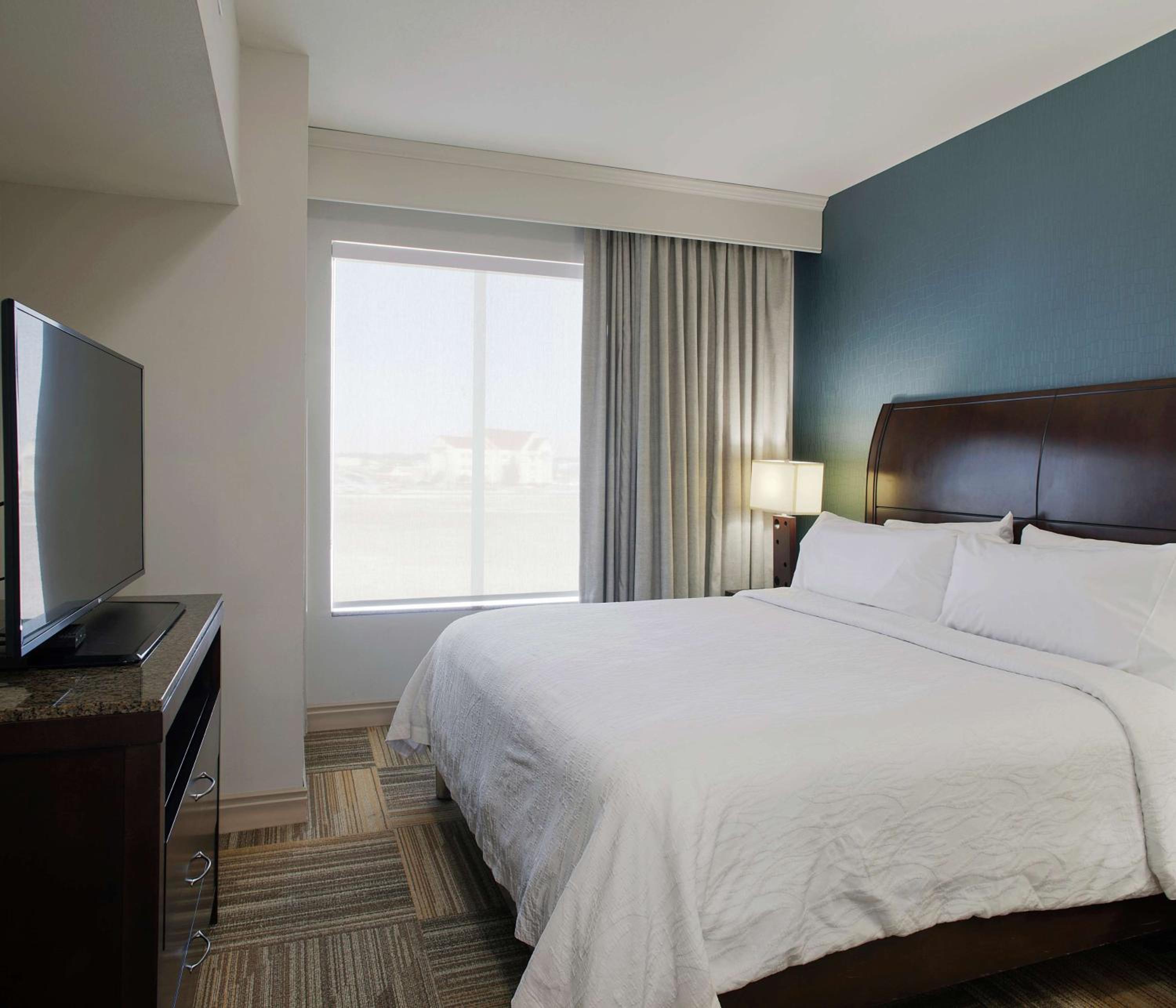 One-Bedroom King Suite - Photo 6