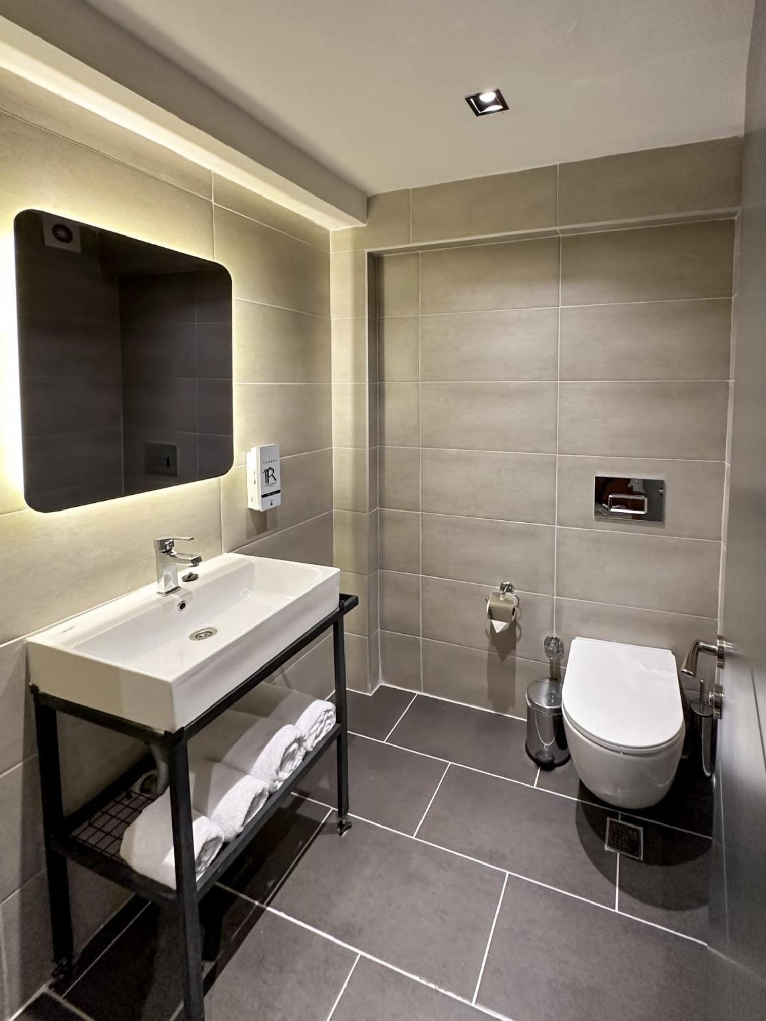 Double Room - Photo 5