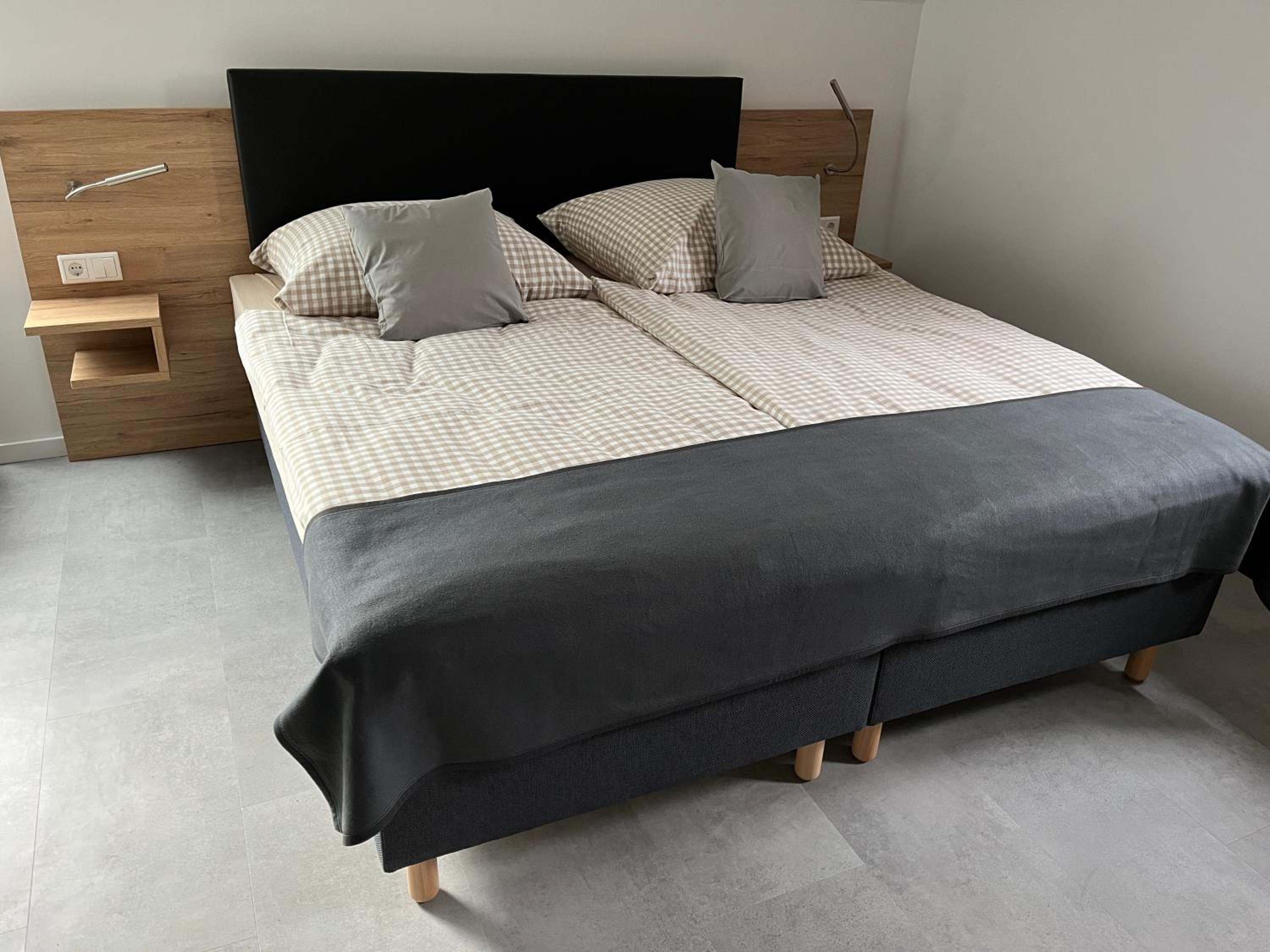 Double Room with Private Bathroom - Photo 1