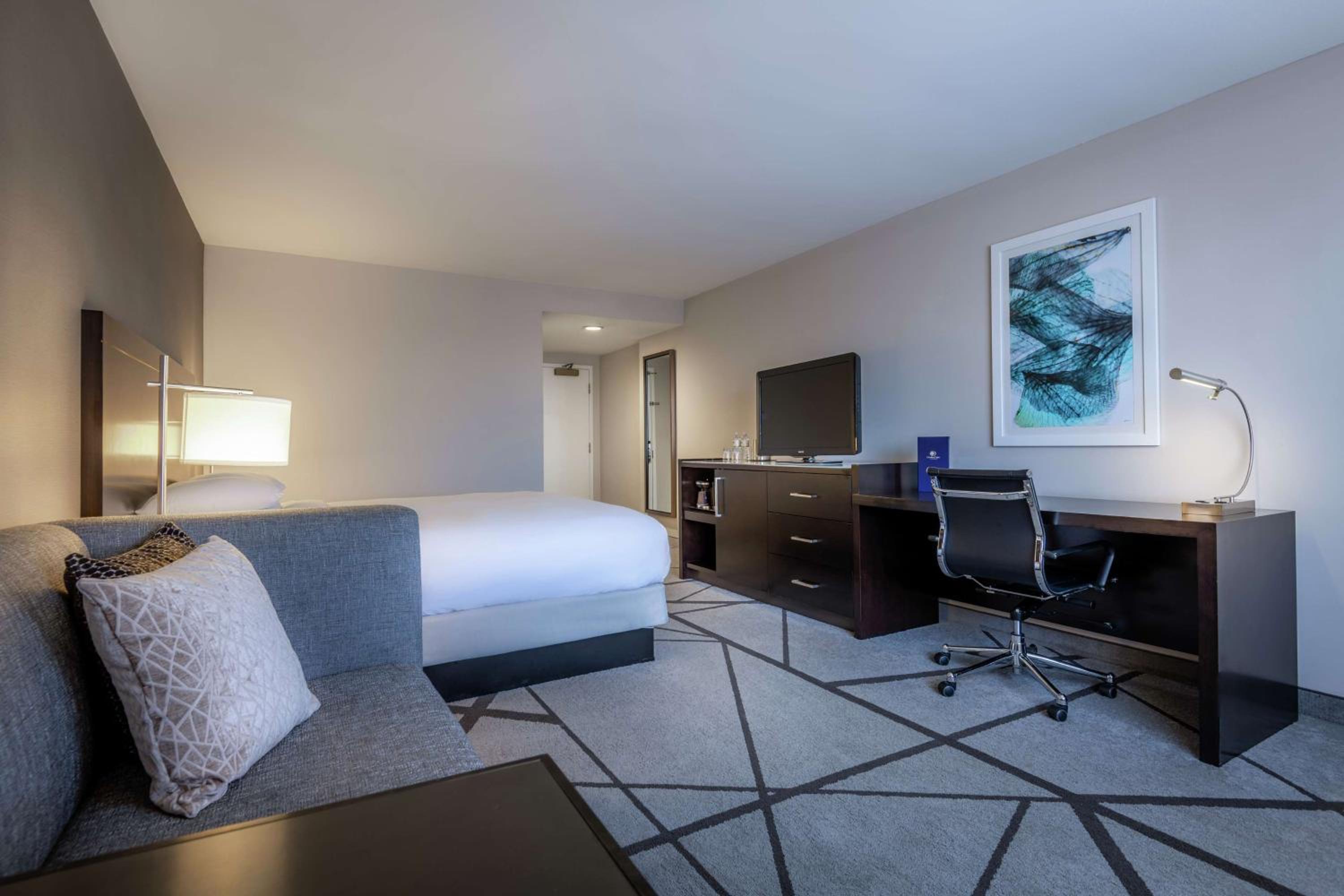Deluxe King Room - Non-Smoking - Photo 7