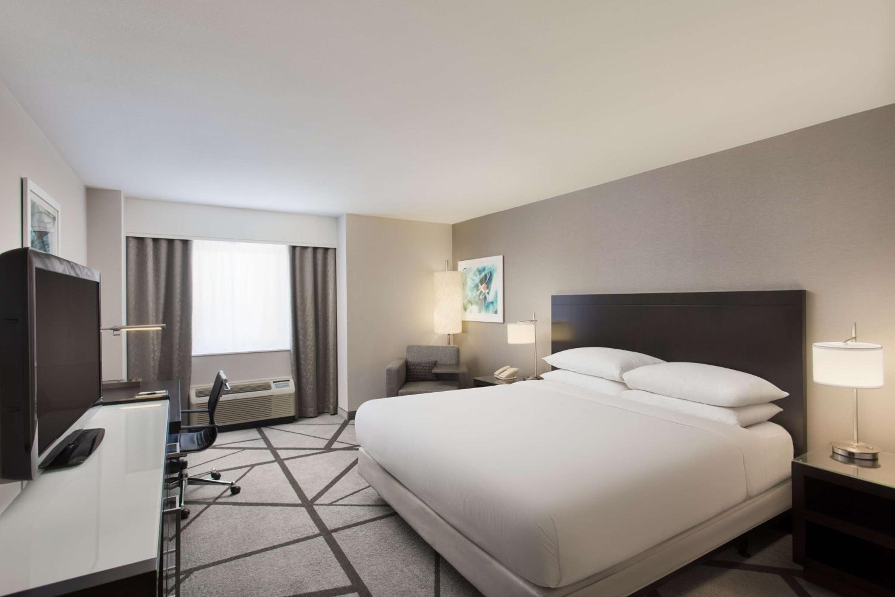 King Room - Non-Smoking - Photo 3