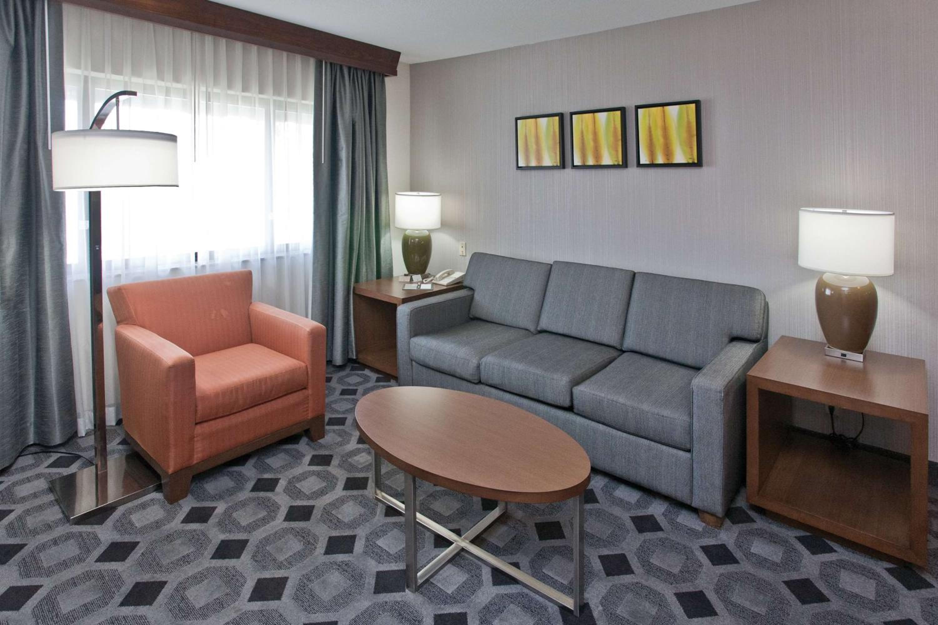 King Room with Sofa Bed - Non-Smoking - Photo 3
