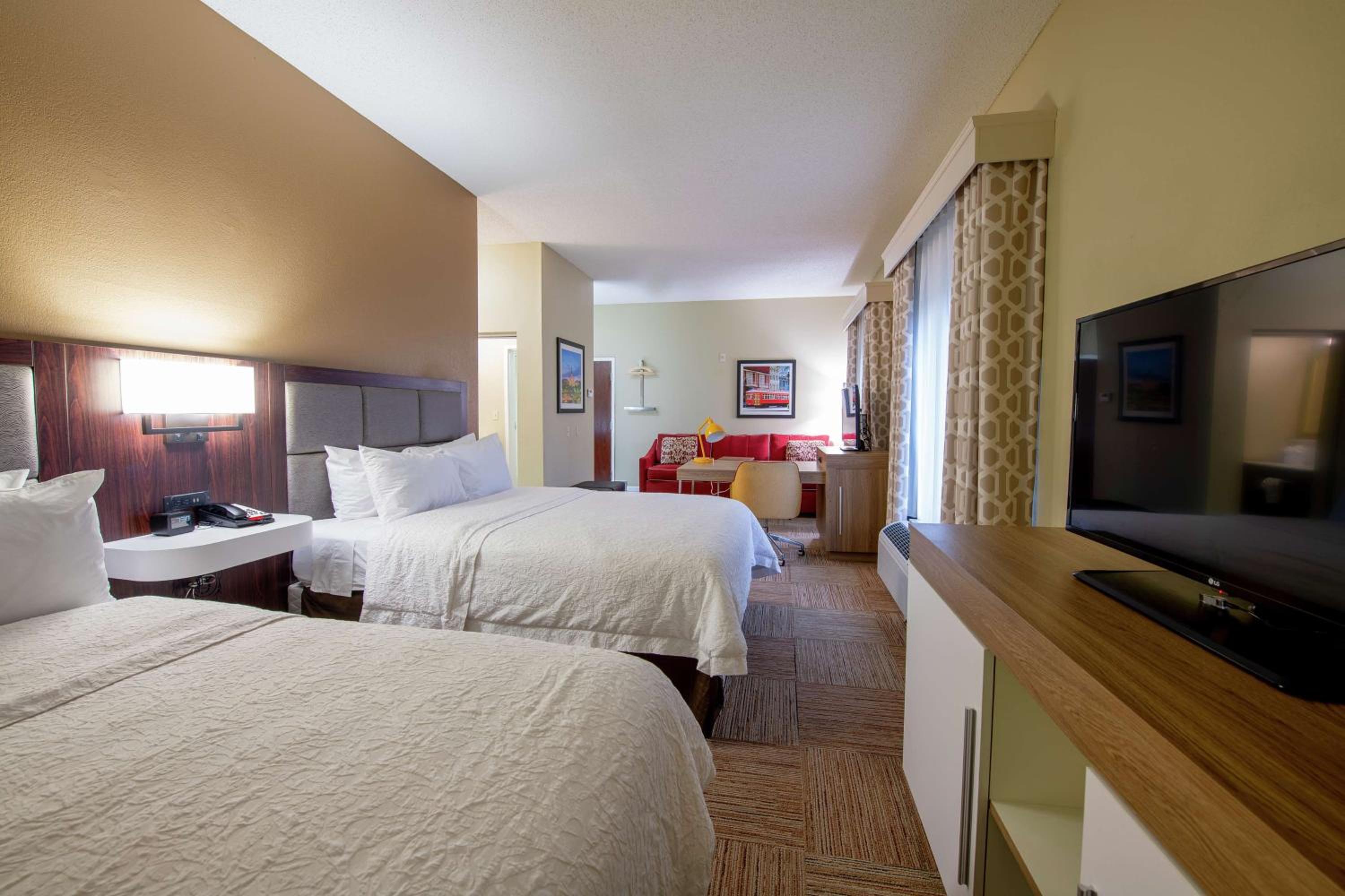 Queen Studio Suite with Two Queen Beds - Non-Smoking - Photo 1