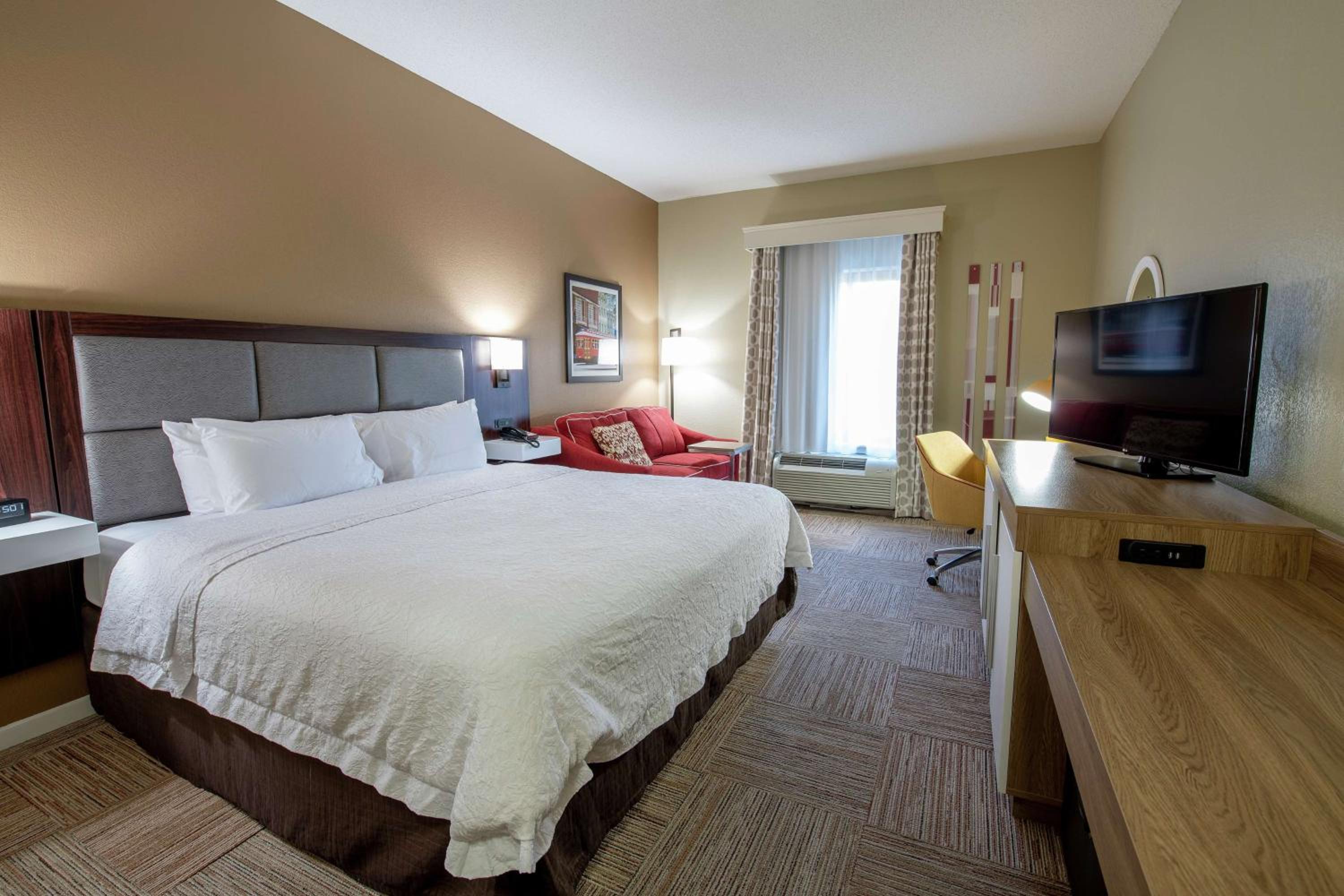 Deluxe King Room - Non-Smoking - Photo 1