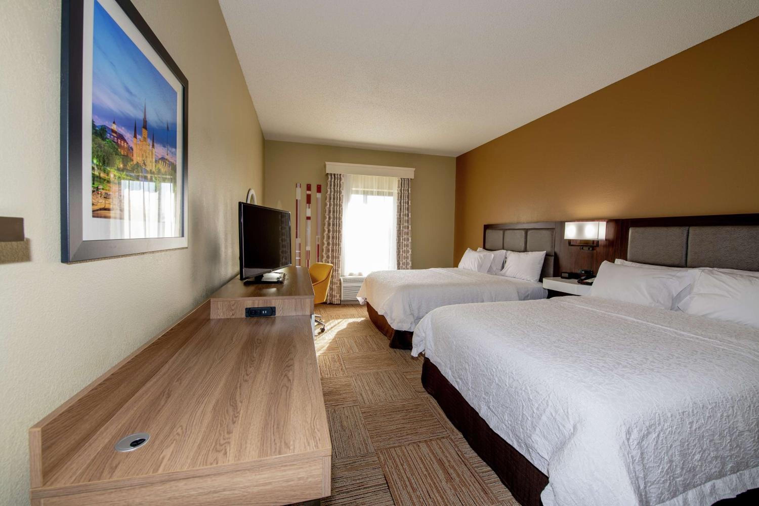 Room with Two Queen Beds - Non-Smoking - Photo 2